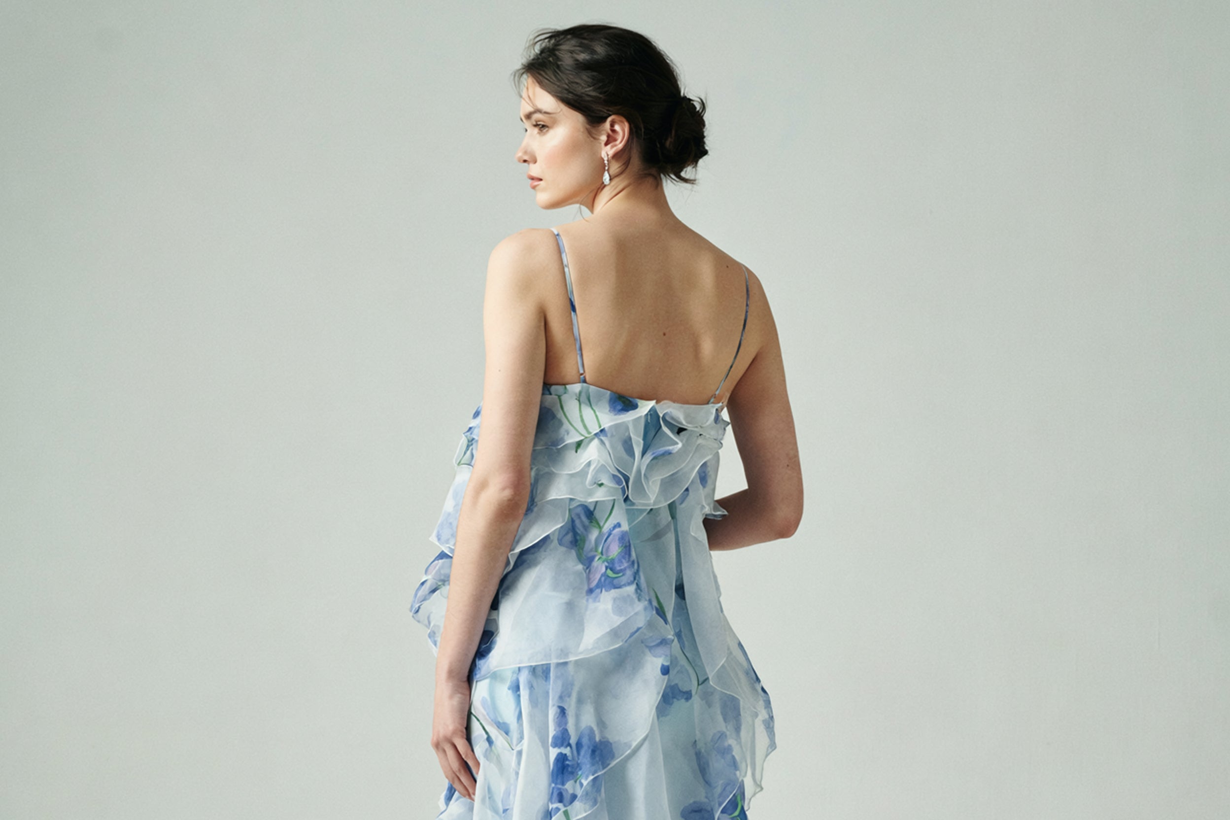 Small-Batch Crafted Gowns: Luxe Pieces EU & NA Markets Want