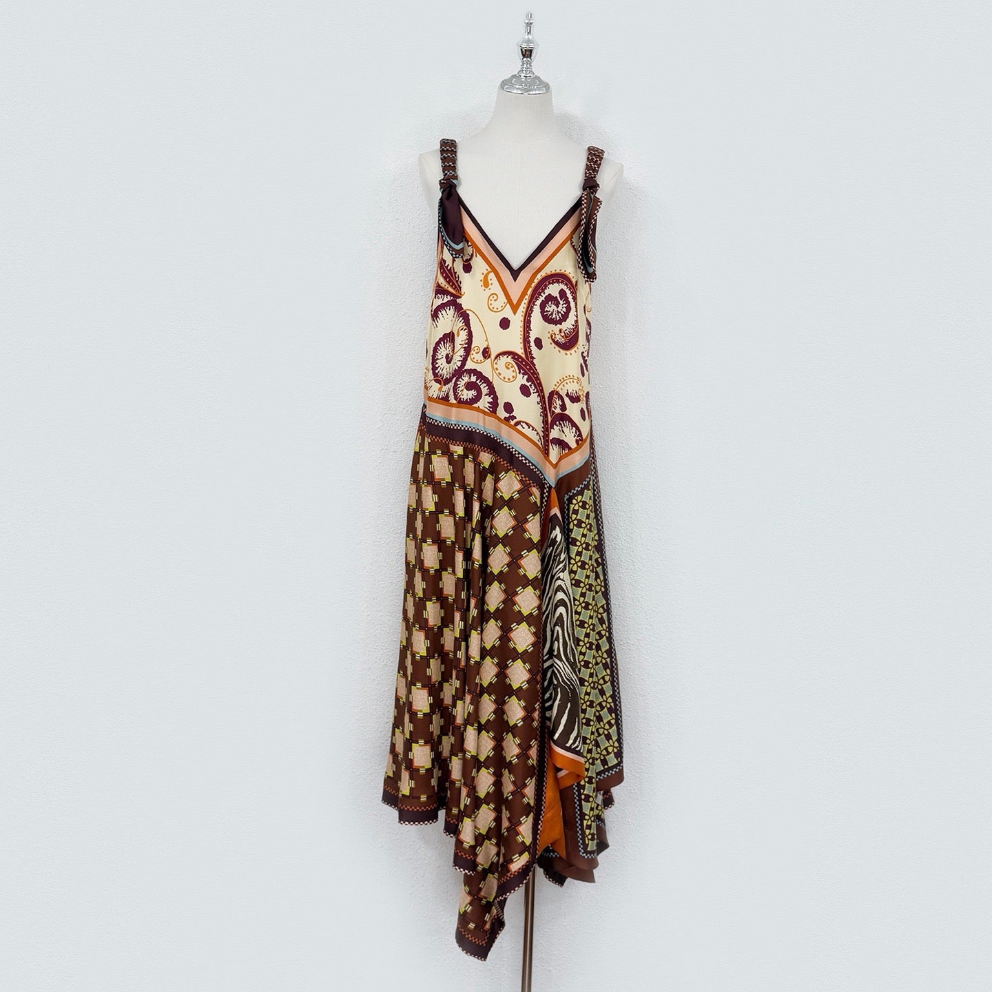 2026 WOMEN Lovestahl Niche Wilson Patchwork Retro Print Silk Slip Maxi Dress Women Bow Tie Spaghetti Strap V Neck Irregular Hanky Hem Luxury 100% Silk Vacation Long Dress Size 6-12 Ready To Ship