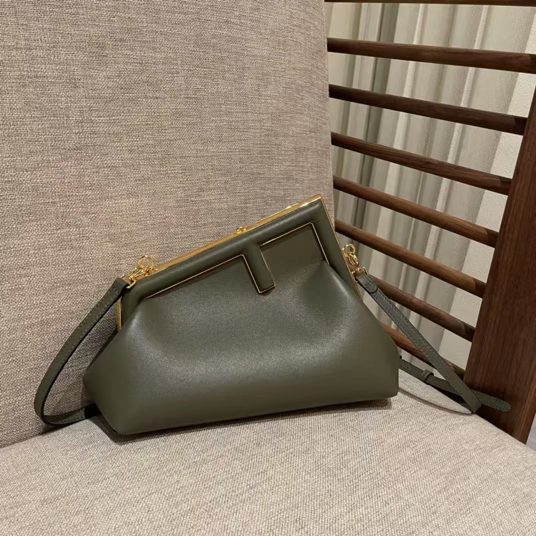 LOVESTAHL Caramel‑Brown Sheepskin Clasp Frame Shoulder Bag