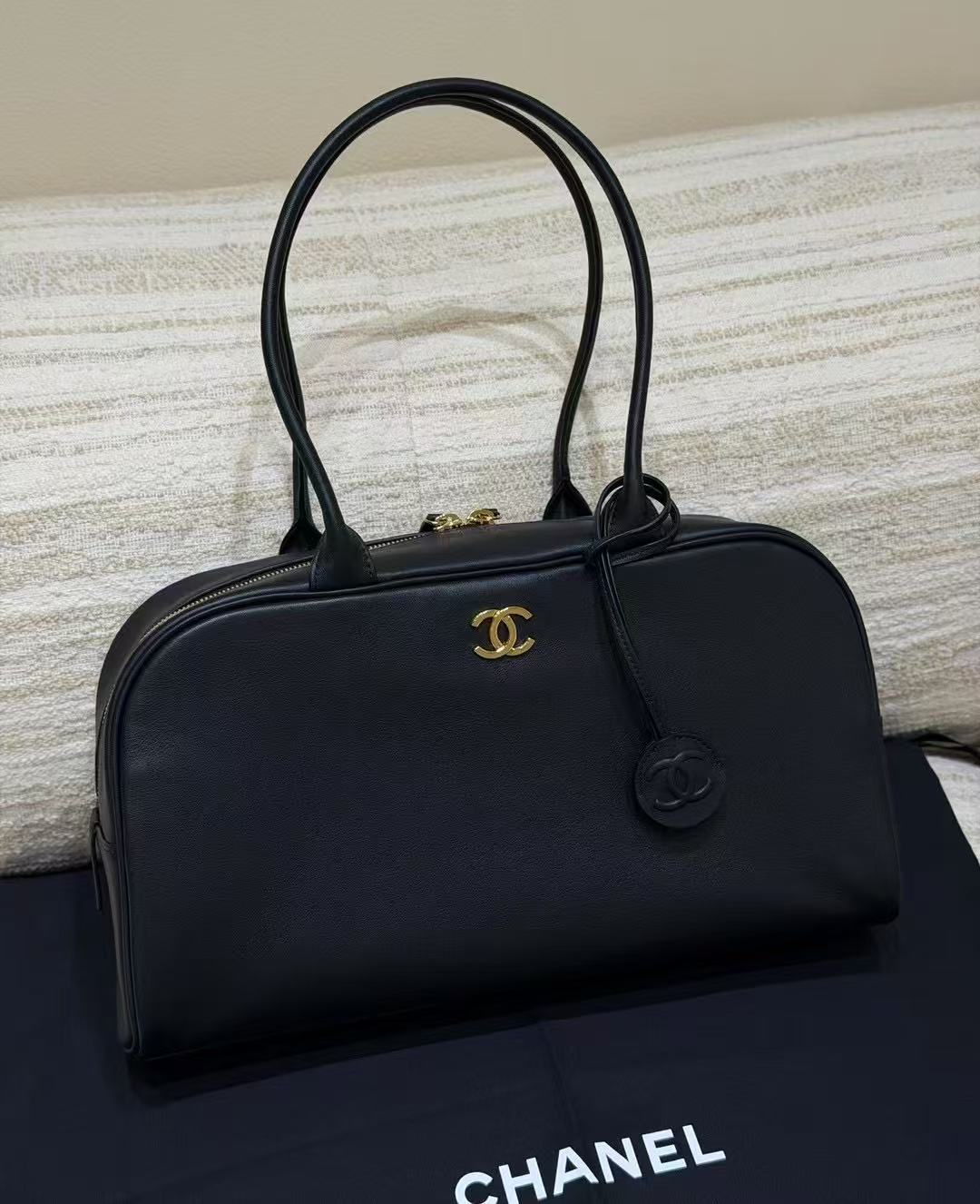 LOVESTAHL 26S Large Black Flat Calfskin Bowling Bag, Gold Logo Dual Handle Daily Travel Shoulder Bag