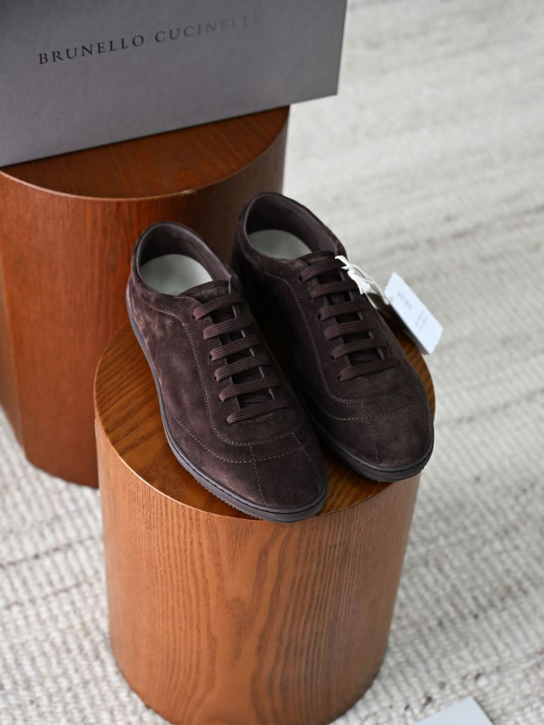 2026 Lovestahl Men Dark Brown Suede Leather Low Top Sneakers Elastic Laces Hand Stitched Luxury Business Casual Flat Walking Trainers Sizes 39-46