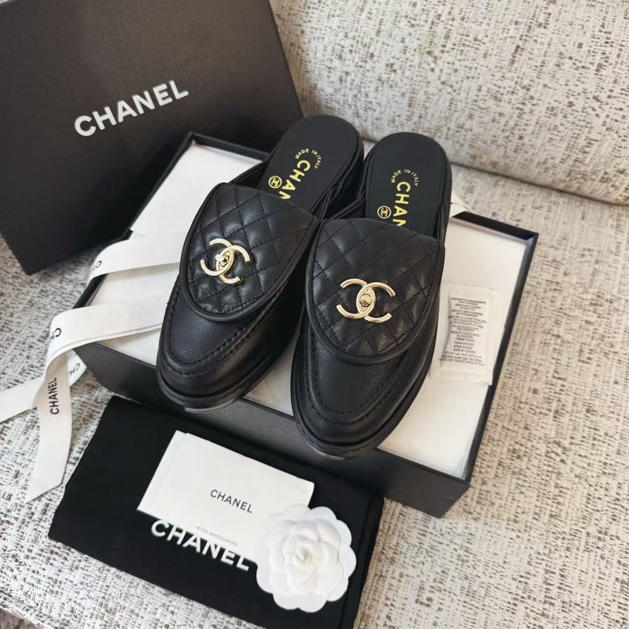 LOVESTAHL Women Diamond‑Quilted Backless Loafer Mules, Genuine Cow‑Leather Slip‑On Flat Slides, Gold‑Chain‑Ornament Casual Walking Shoes