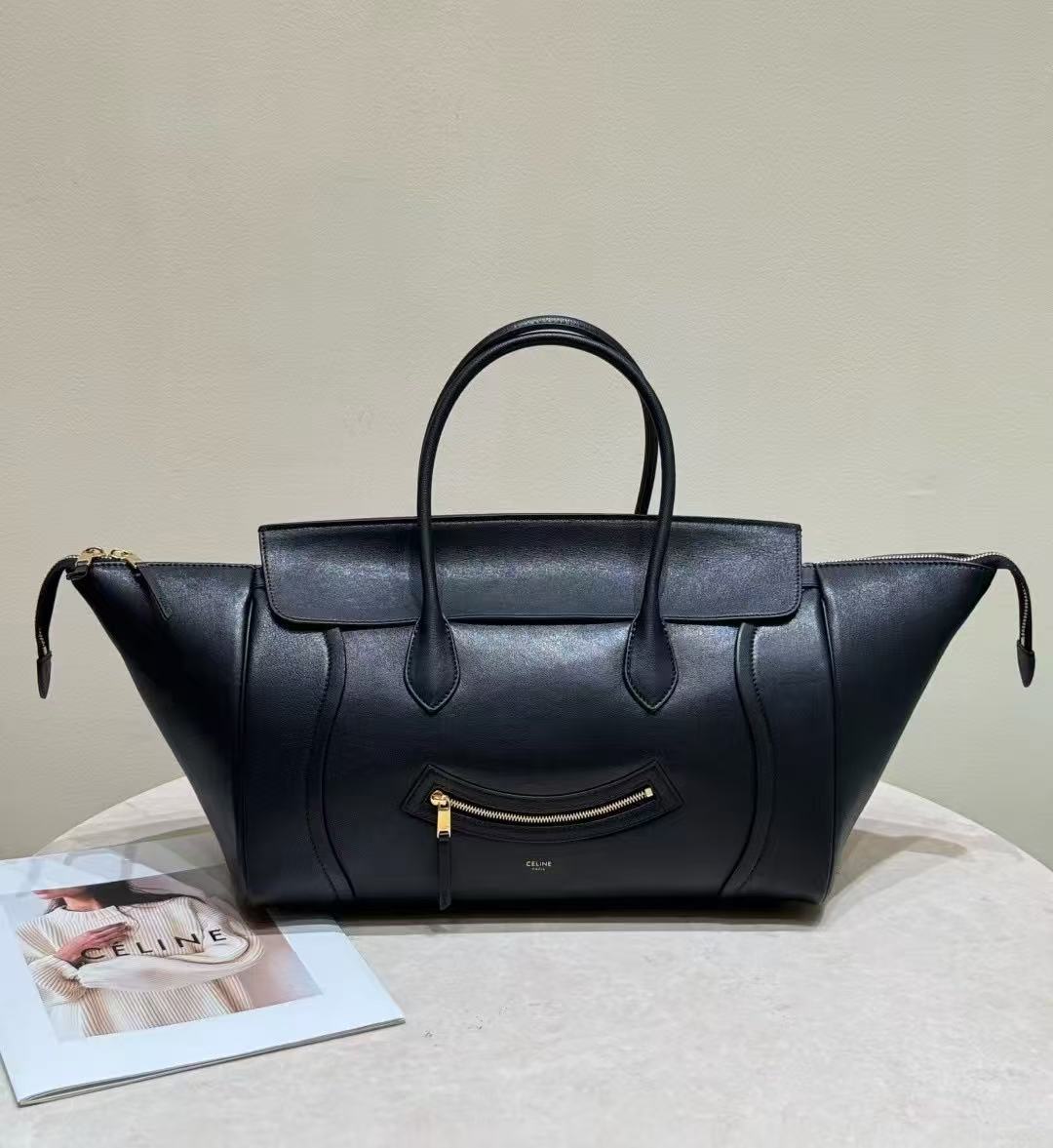 LOVESTAHL 2026 New Medium Black Shiny Lambskin Smile Luggage Tote Bag, Retro Phantom-Inspired East-West Relaxed Silhouette Large Capacity Commute Travel Handbag