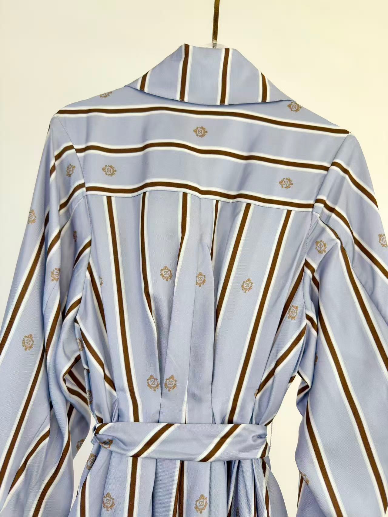 Lovestahl Spring Ready-To-Wear 100% Silk Striped Logo Print Shirt Maxi Dress Women Long Sleeve Pleated Detachable Scarf Tie Belt Side Pocket Elegant Long Dress Style