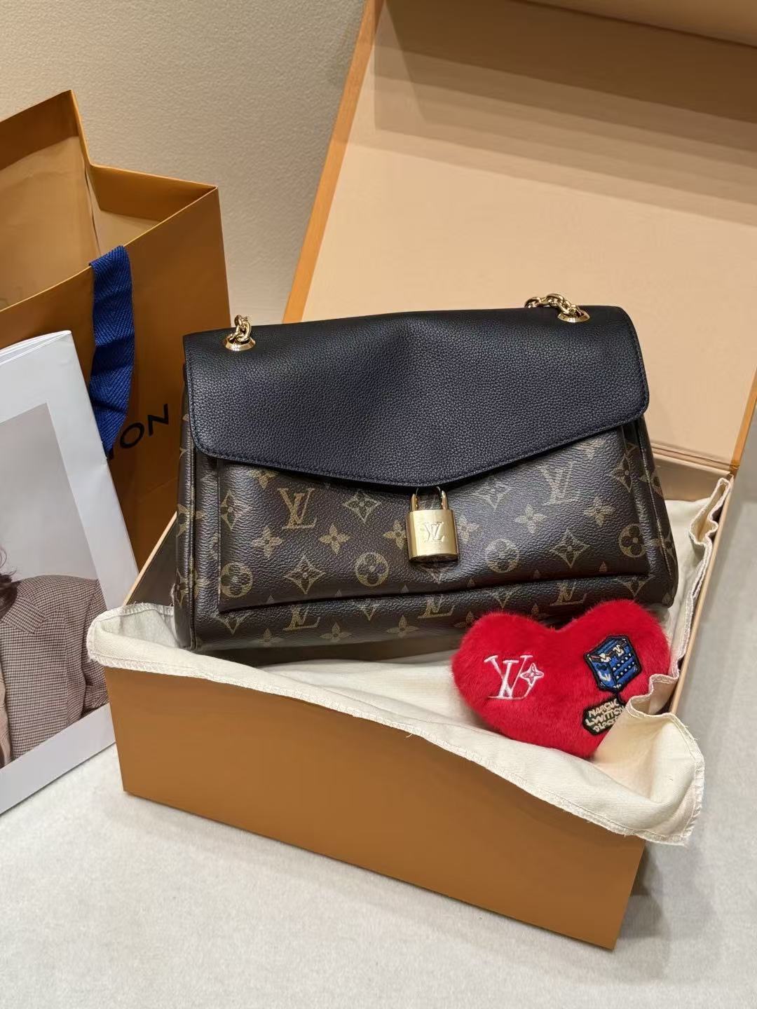 LOVESTAHL Germain PM Envelope Shoulder Bag