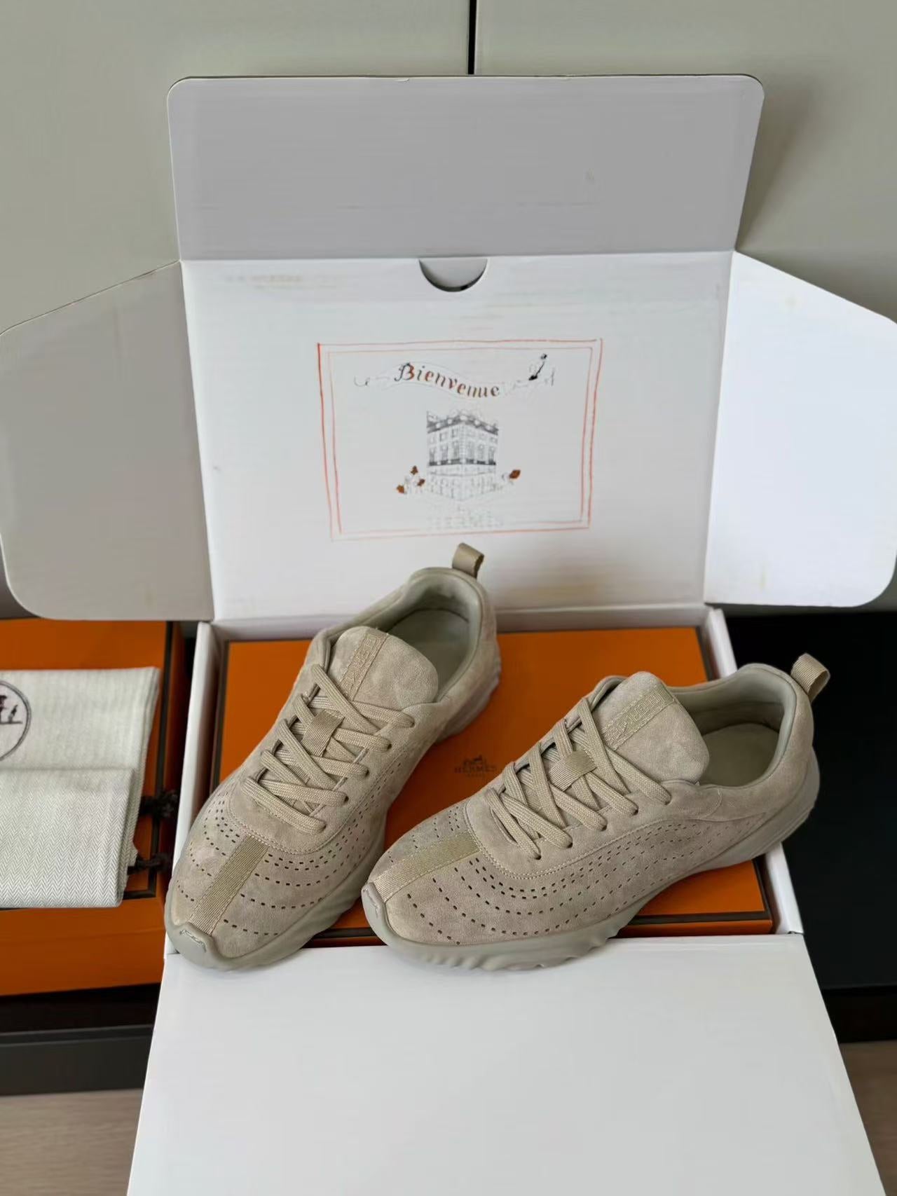 LOVESTAHL Neon Suede Breathable Casual Sneakers