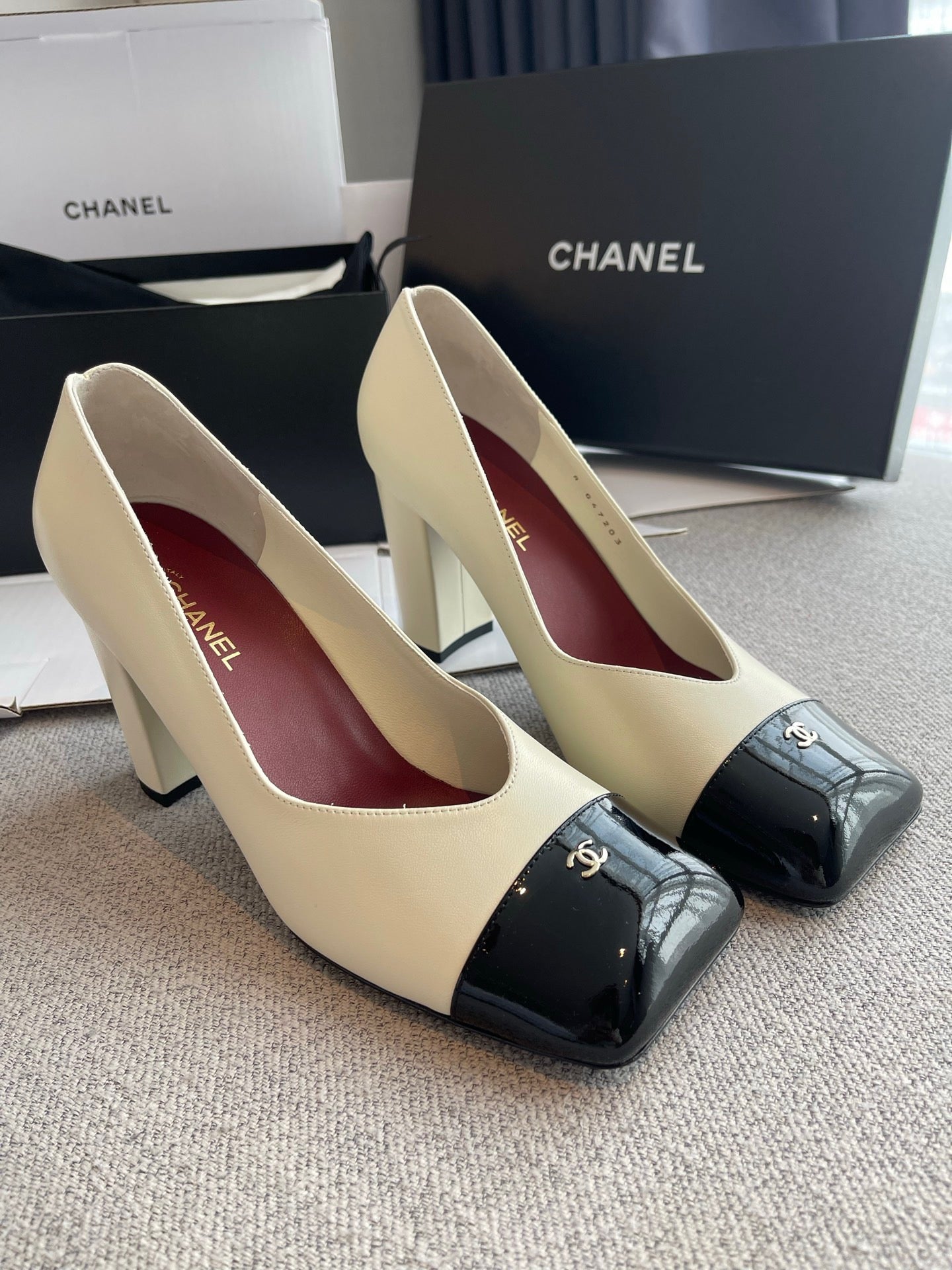 Lovestahl 26S Square Toe Block Heel Pumps Two Tone Metal Logo Genuine Calfskin 8.5CM Vintage Elegant Commuter Heels Sizes 35-41