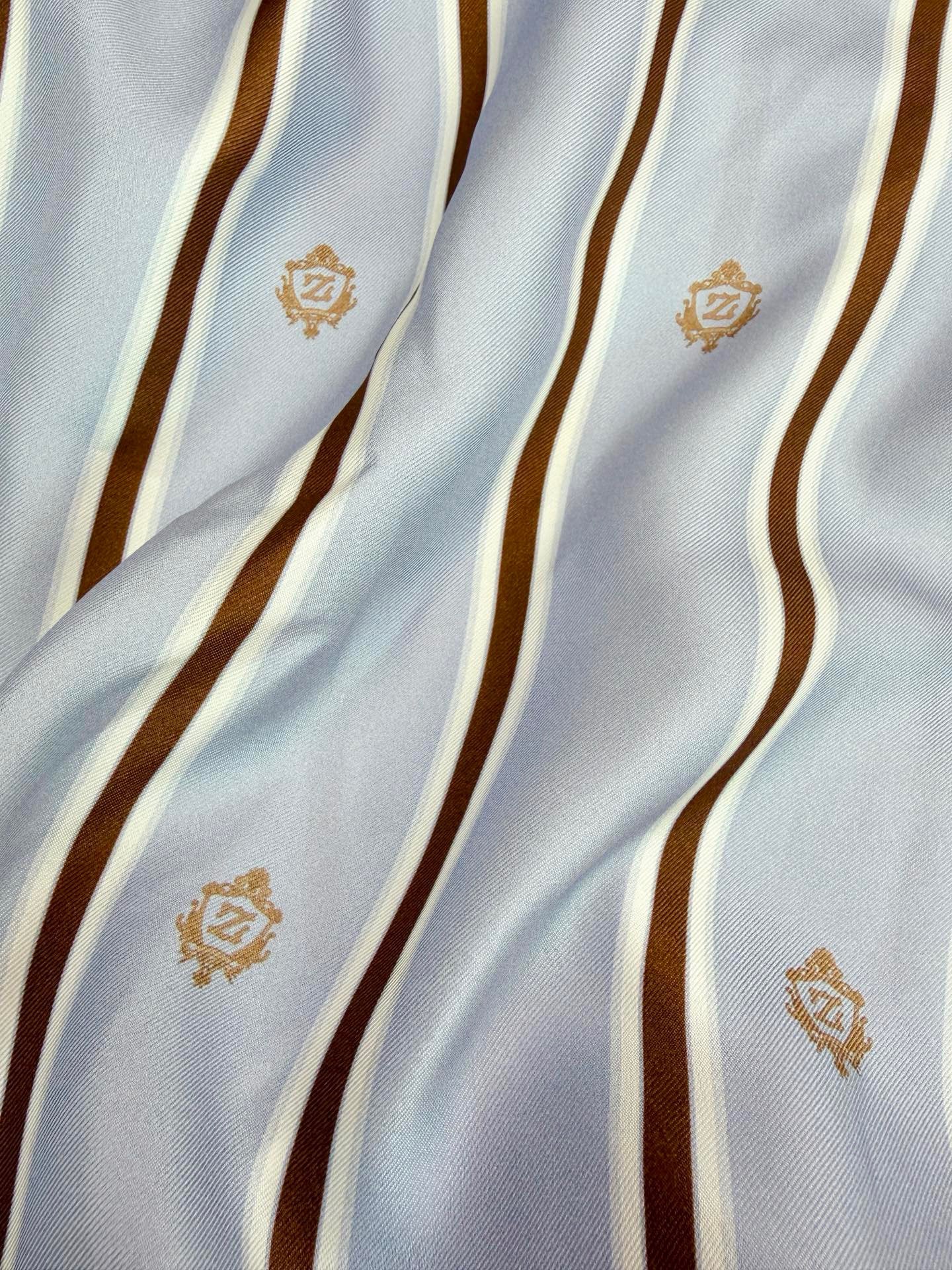 Lovestahl Spring Ready-To-Wear 100% Silk Striped Logo Print Shirt Maxi Dress Women Long Sleeve Pleated Detachable Scarf Tie Belt Side Pocket Elegant Long Dress Style