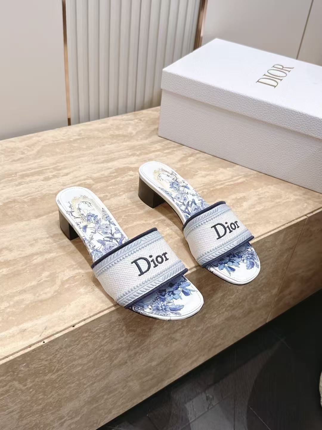 LOVESTAHL Floral‑Embroidered Flat Slide‑On Sandals