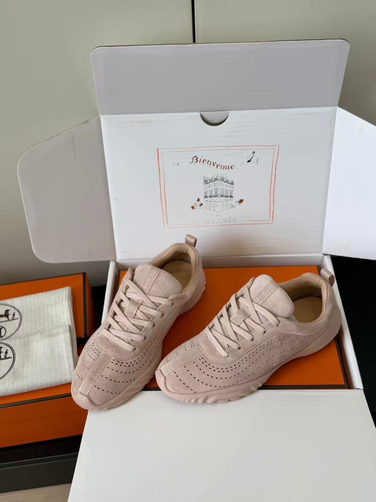 LOVESTAHL Neon Suede Breathable Casual Sneakers