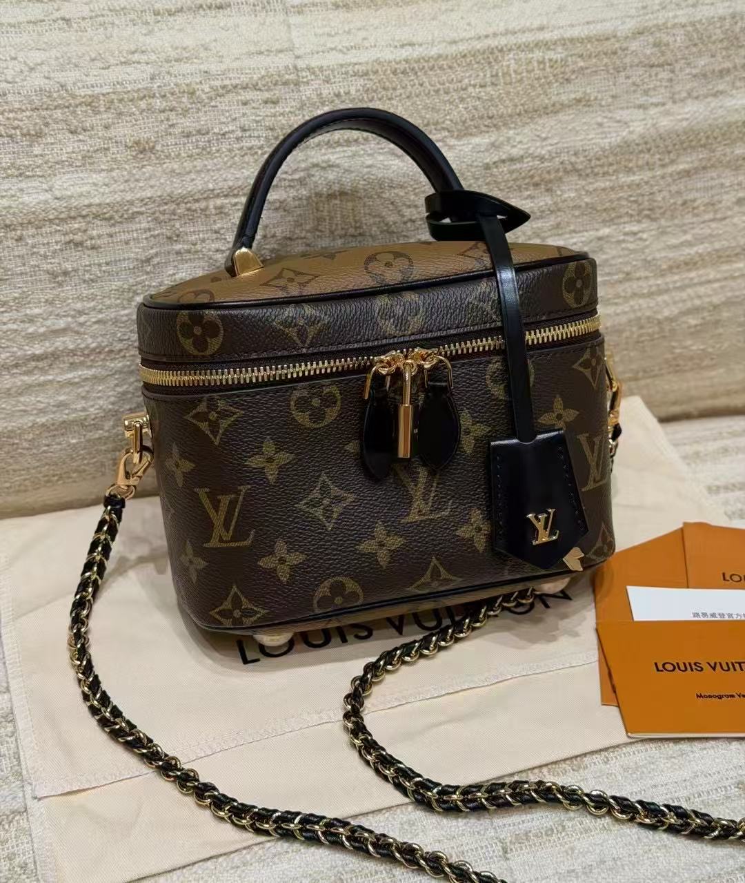 LOVESTAHL Vintage Monogram Canvas Cosmetic Bag Black Leather Trim Metal Lock Zipper Detachable Chain Crossbody Bag Multifunctional Commuter Clutch Handbag Size 19×13×11cm
