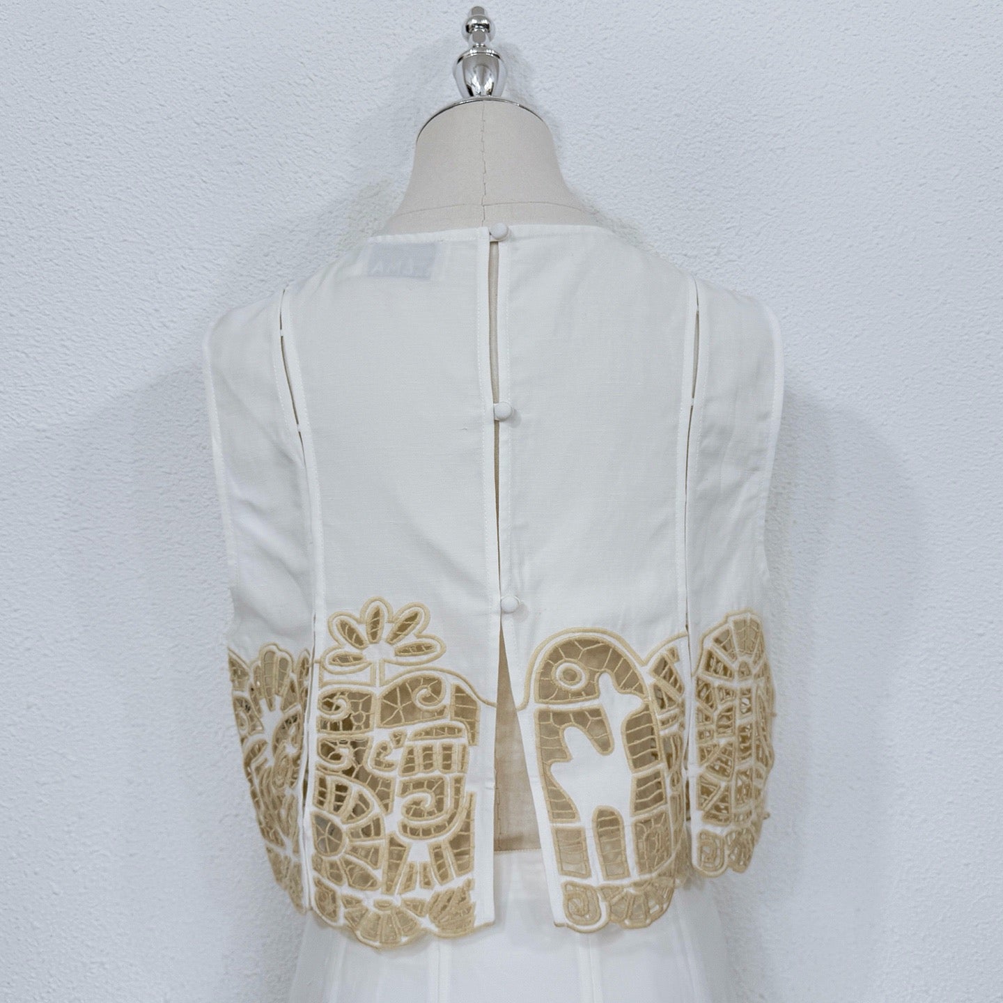 2026 lovestahl women Rayon-linen blend embroidered vest (rose & jasmine motif) + rayon-linen blend skirt