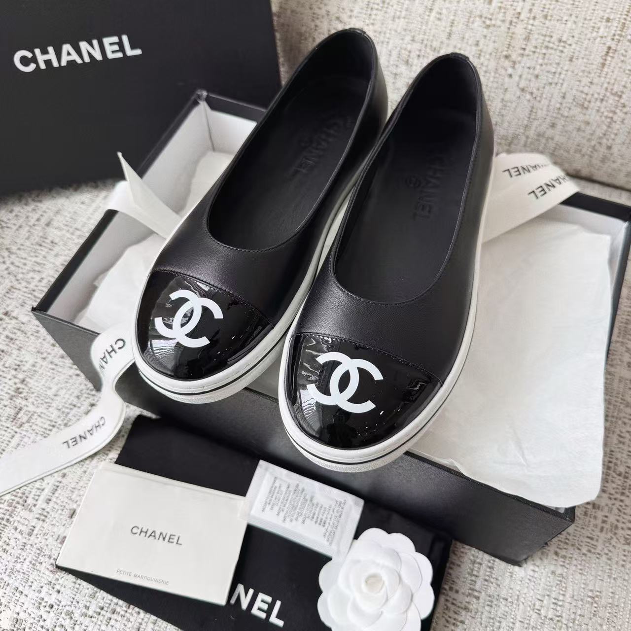 LOVESTAHL Women Color‑block Flat Loafers, Genuine Cow‑Leather Round‑Toe Slip‑on Sneakers, Contrast Patent‑Toe Casual Platform Walking Shoes