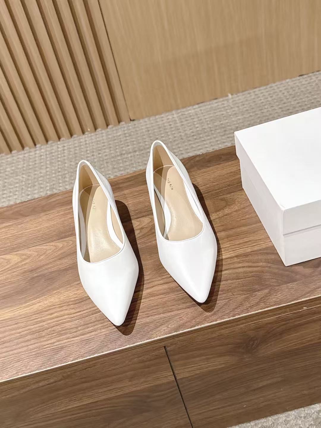 LOVESTAHL Pointed‑Toe Kitten‑Heel Pumps
