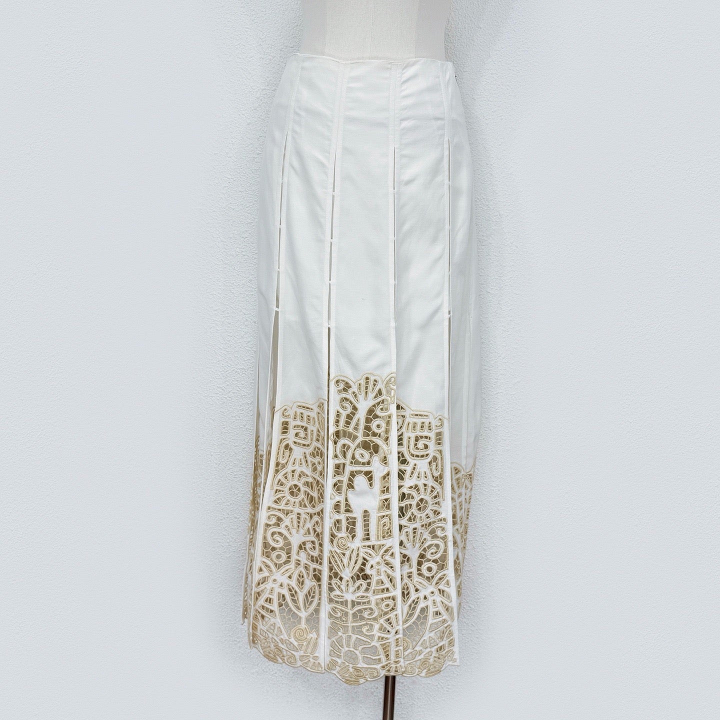 2026 lovestahl women Rayon-linen blend embroidered vest (rose & jasmine motif) + rayon-linen blend skirt