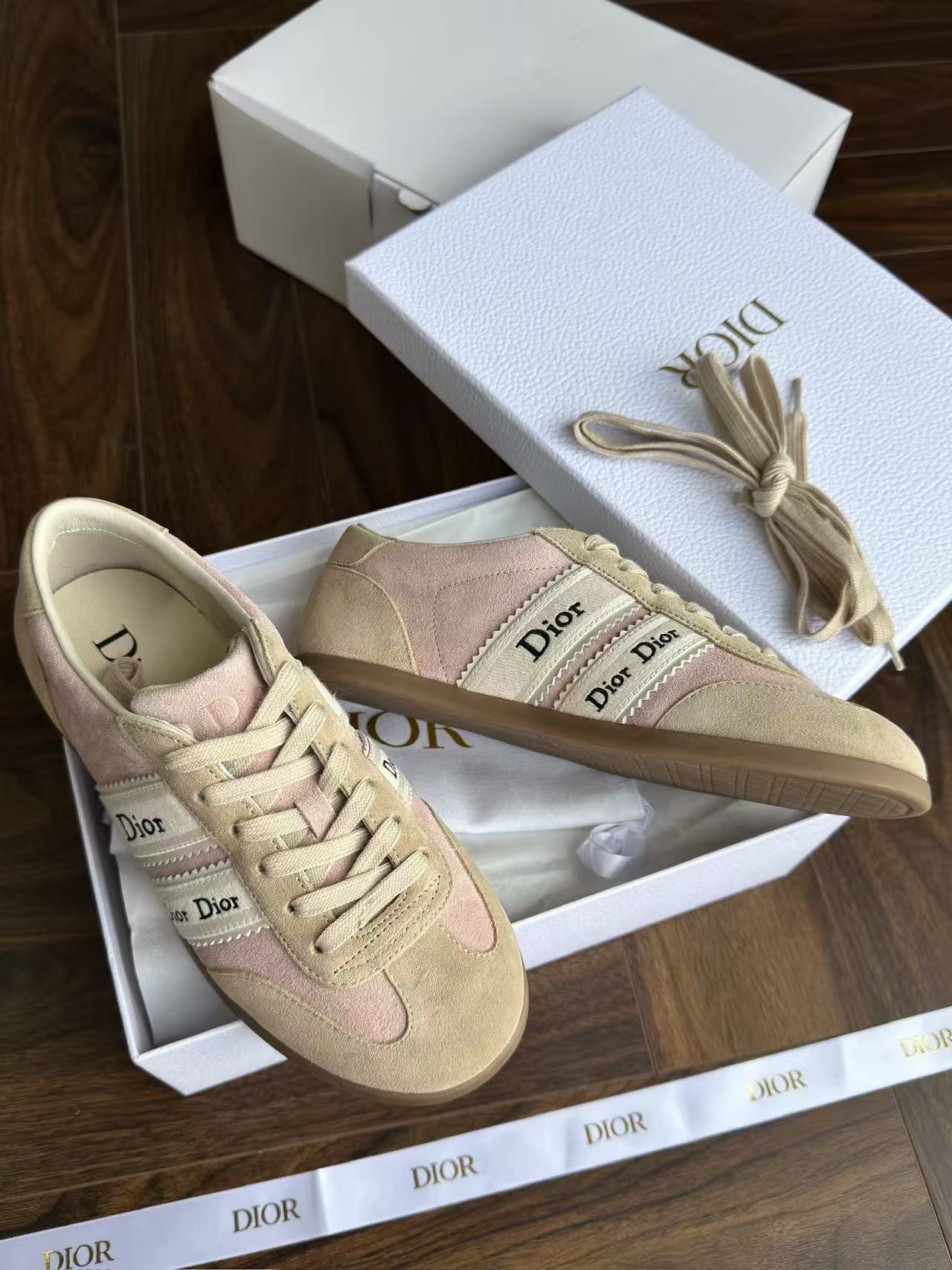 LOVESTAHL Rinnon Embroidered Ribbon Retro Sneakers Imported High-Gloss Nubuck Suede Mixed Sheepskin Lining Two-Tone TPU Outsole Women Casual Walking Shoes