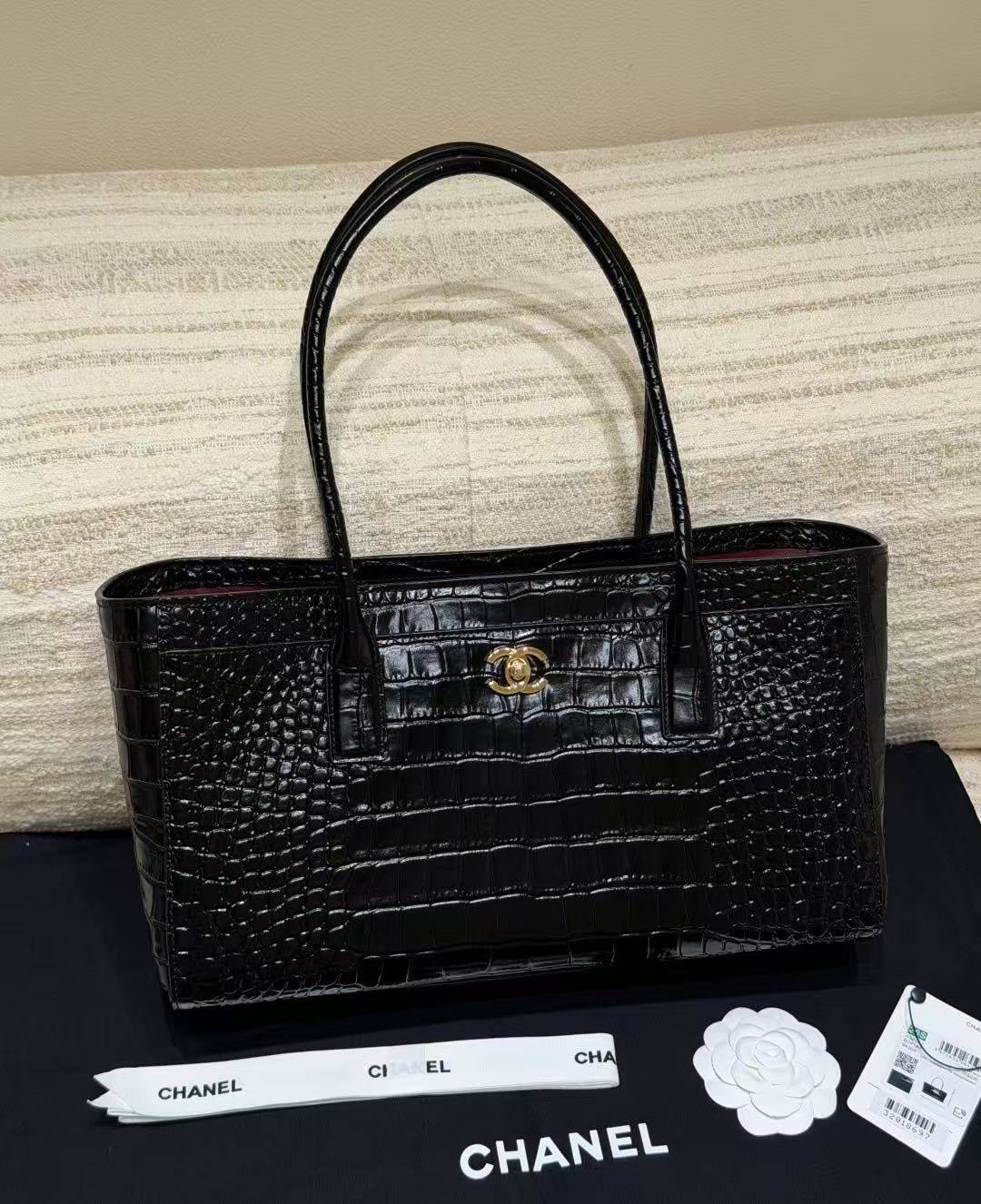 LOVESTAHL Croc‑Embossed Tote Shoulder Bag