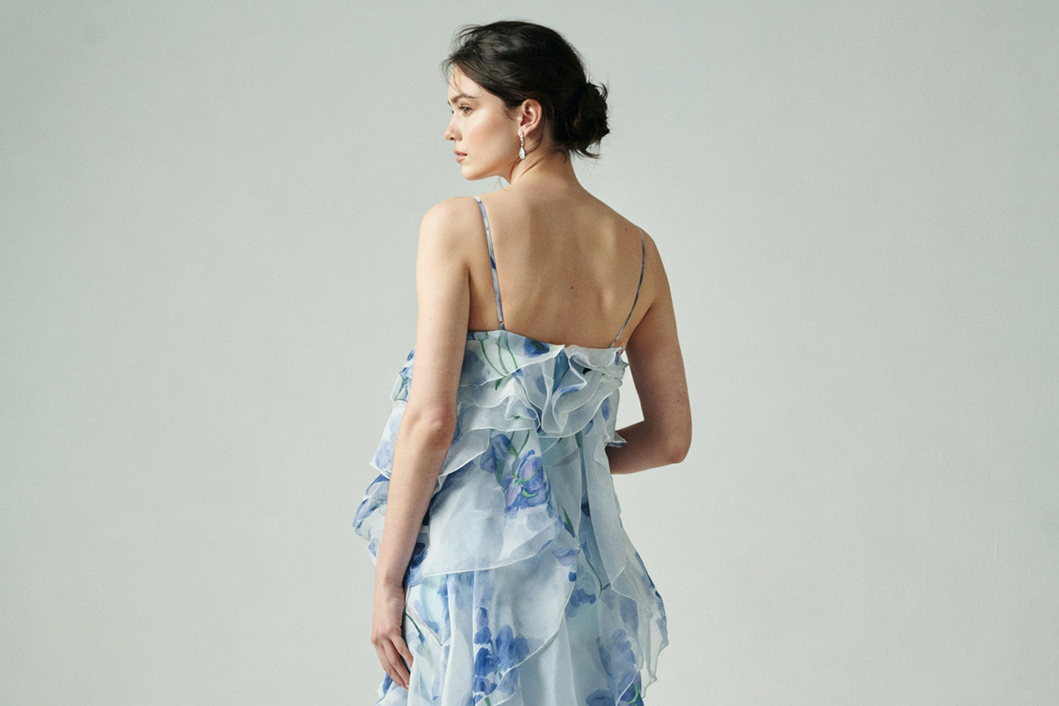 Small-Batch Crafted Gowns: Luxe Pieces EU & NA Markets Want