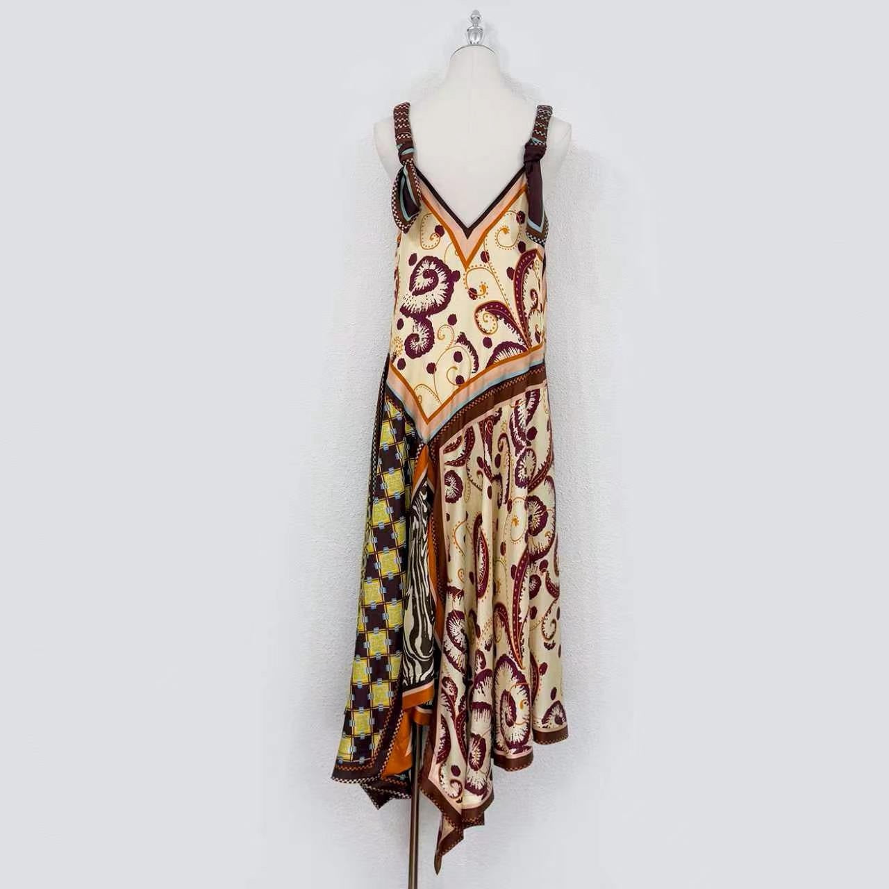2026 WOMEN Lovestahl Niche Wilson Patchwork Retro Print Silk Slip Maxi Dress Women Bow Tie Spaghetti Strap V Neck Irregular Hanky Hem Luxury 100% Silk Vacation Long Dress Size 6-12 Ready To Ship