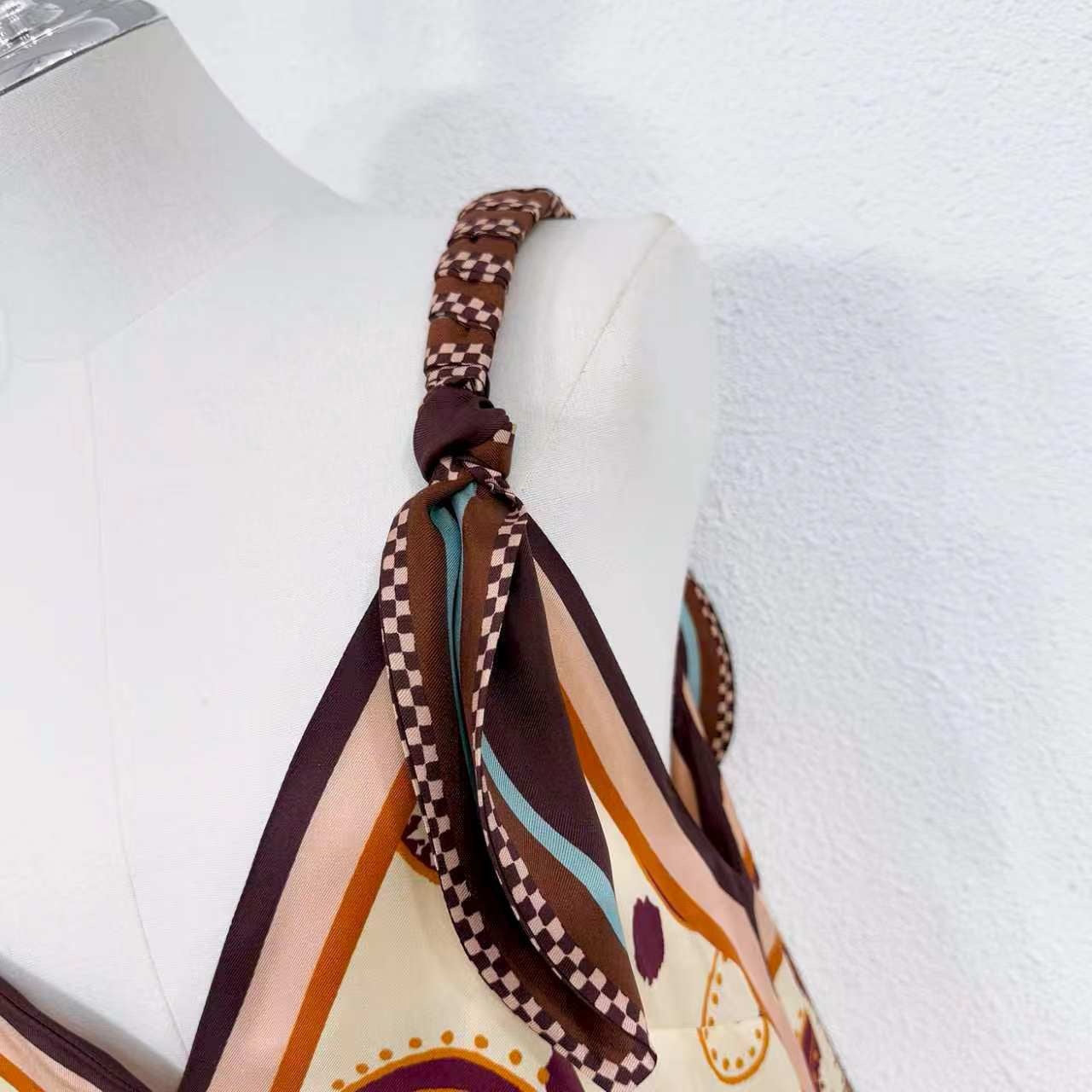2026 WOMEN Lovestahl Niche Wilson Patchwork Retro Print Silk Slip Maxi Dress Women Bow Tie Spaghetti Strap V Neck Irregular Hanky Hem Luxury 100% Silk Vacation Long Dress Size 6-12 Ready To Ship