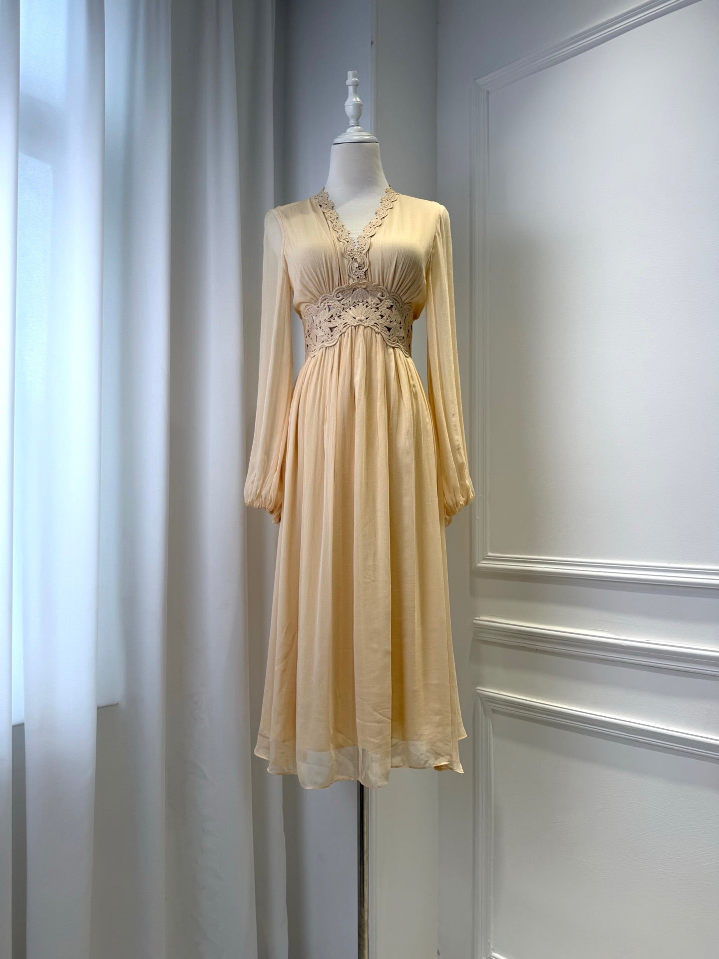2026 Lovestahl Deep V Lace Puff Sleeve Dress For Wedding Guest