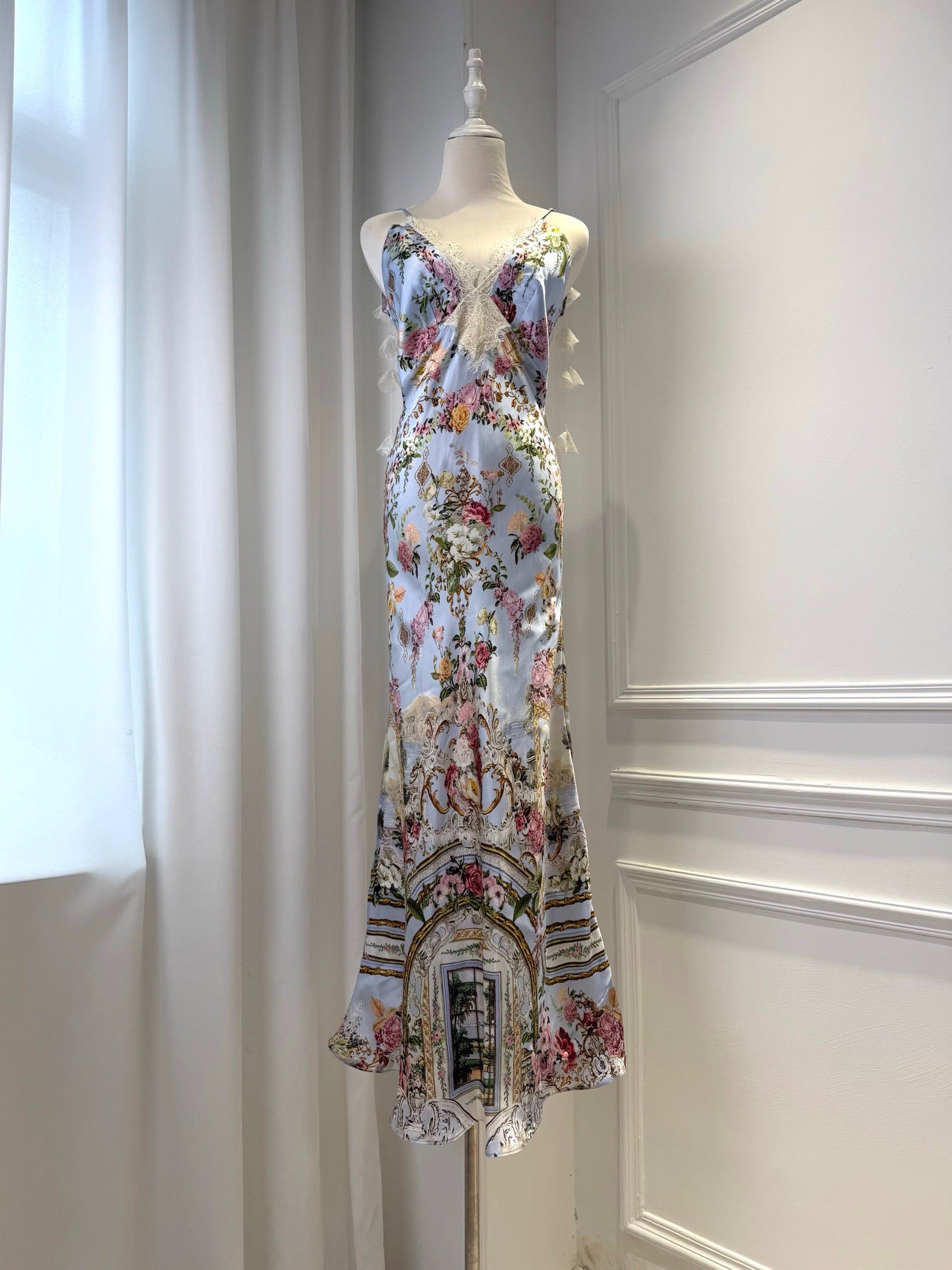 LOVESTAHL Romantic Floral Baroque Print Satin Mermaid Maxi Dress Women V Neck Lace Trim Tassel Spaghetti Strap Vacation Long Dress