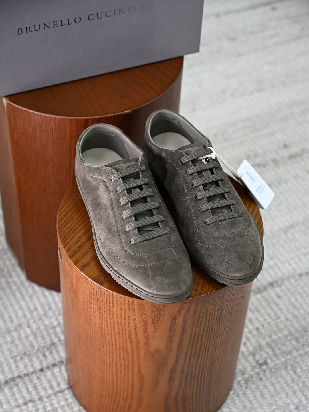 2026 Lovestahl Men Dark Brown Suede Leather Low Top Sneakers Elastic Laces Hand Stitched Luxury Business Casual Flat Walking Trainers Sizes 39-46