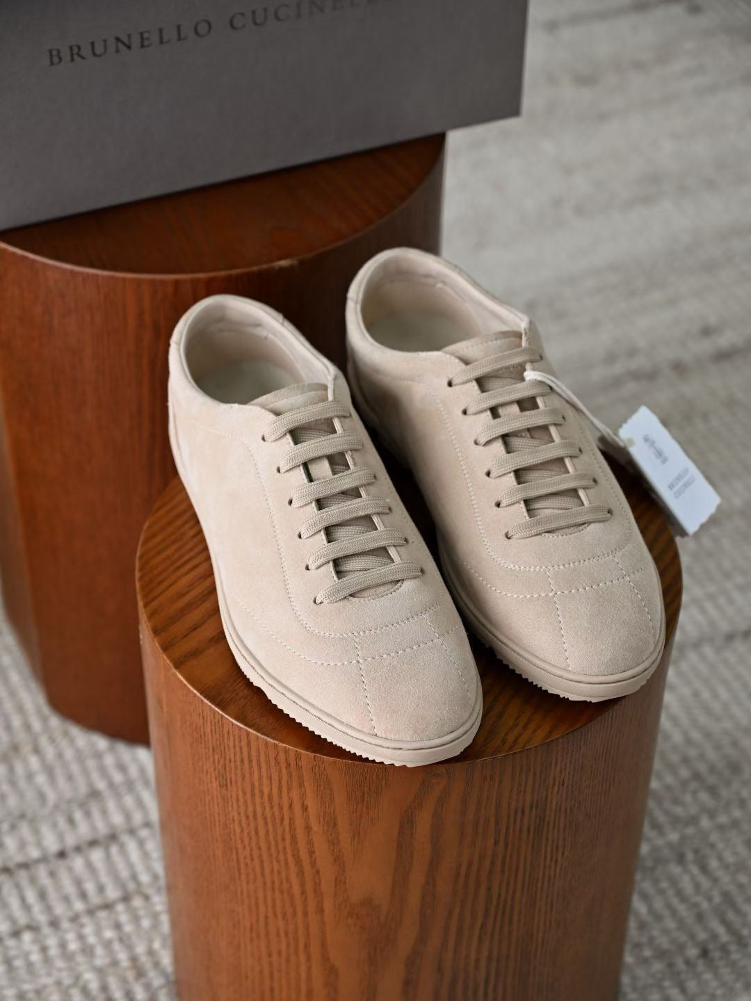 2026 Lovestahl Men Dark Brown Suede Leather Low Top Sneakers Elastic Laces Hand Stitched Luxury Business Casual Flat Walking Trainers Sizes 39-46