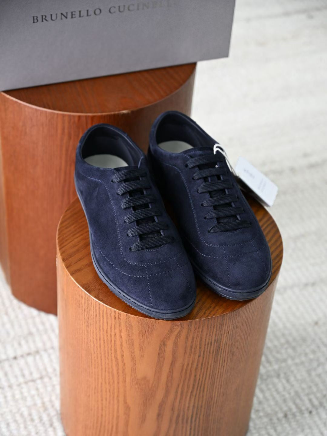2026 Lovestahl Men Dark Brown Suede Leather Low Top Sneakers Elastic Laces Hand Stitched Luxury Business Casual Flat Walking Trainers Sizes 39-46