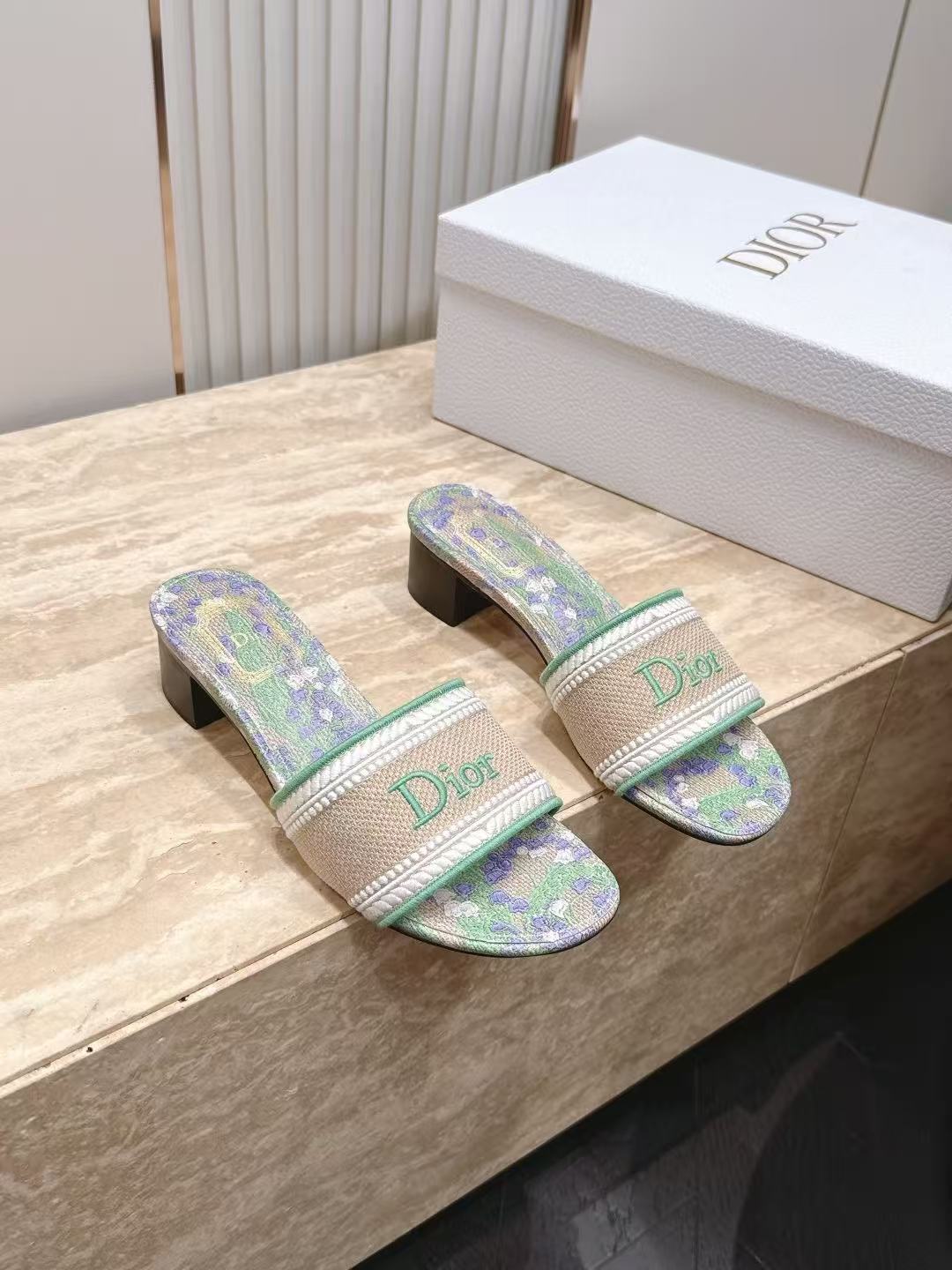 LOVESTAHL Floral‑Embroidered Flat Slide‑On Sandals