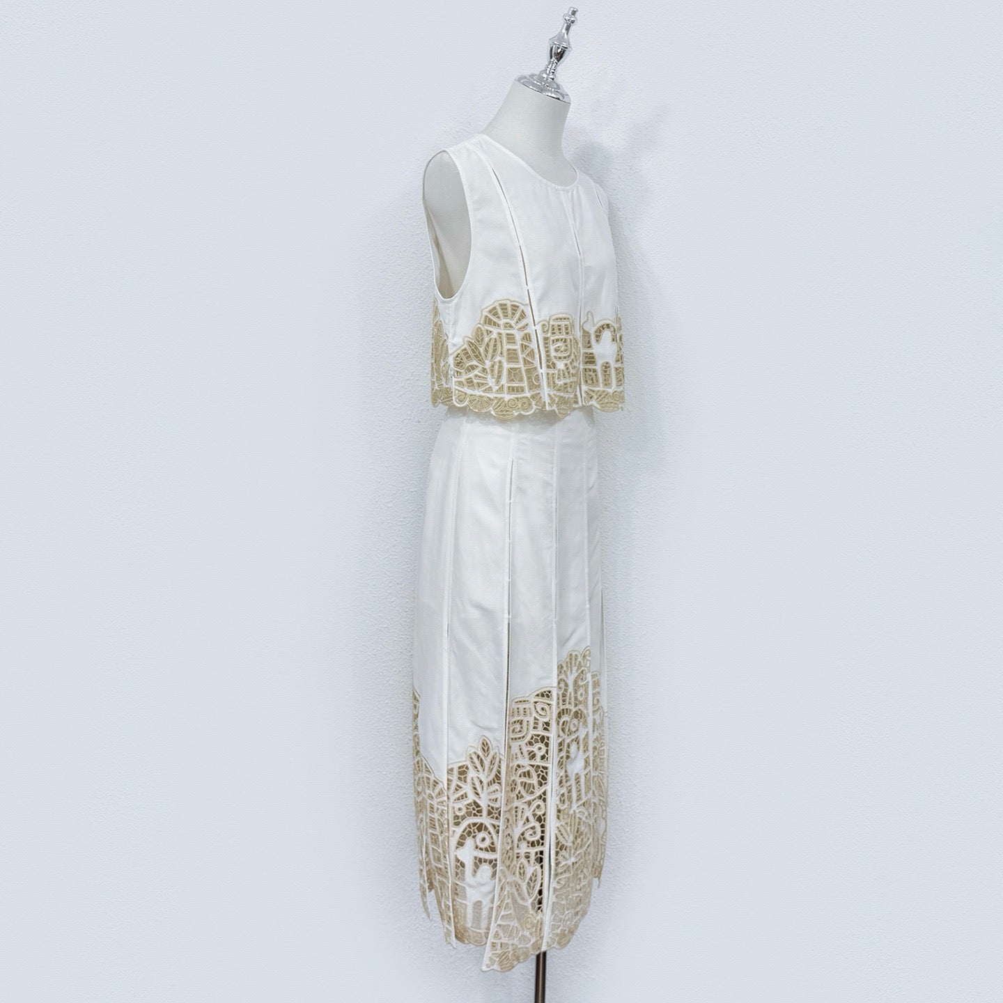 2026 lovestahl women Rayon-linen blend embroidered vest (rose & jasmine motif) + rayon-linen blend skirt