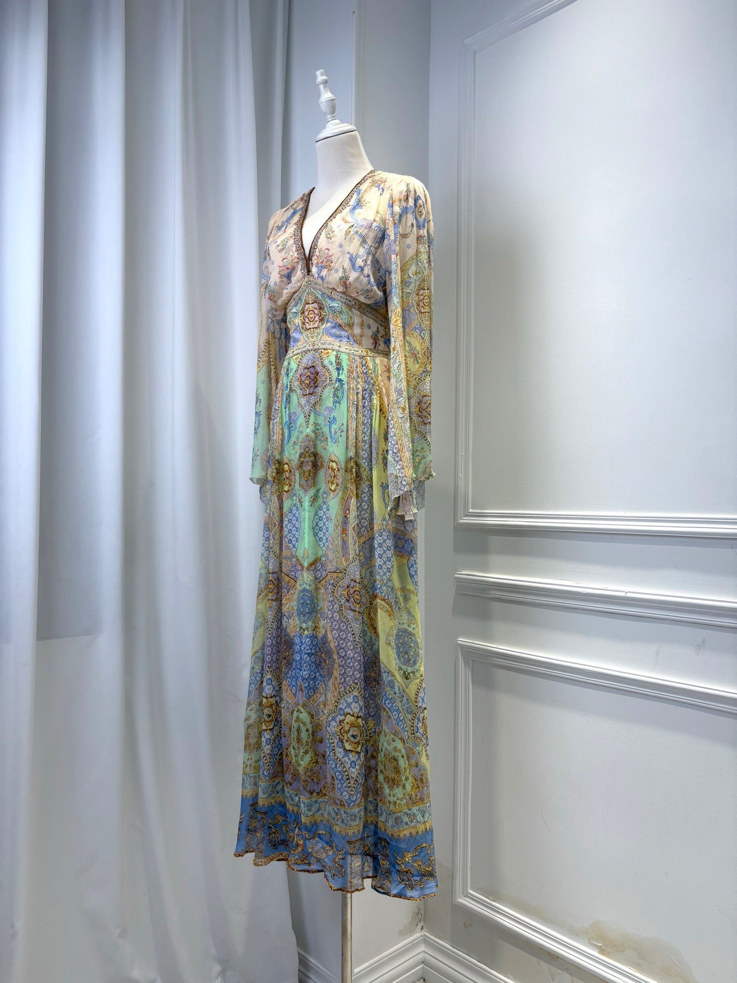 Lovestahl Runway Collection 100% Silk Vintage Print Maxi Dress Deep V Flared Bell Sleeve Decor Belt Hand Crystal Rhinestone Formal Long Dress Style B672