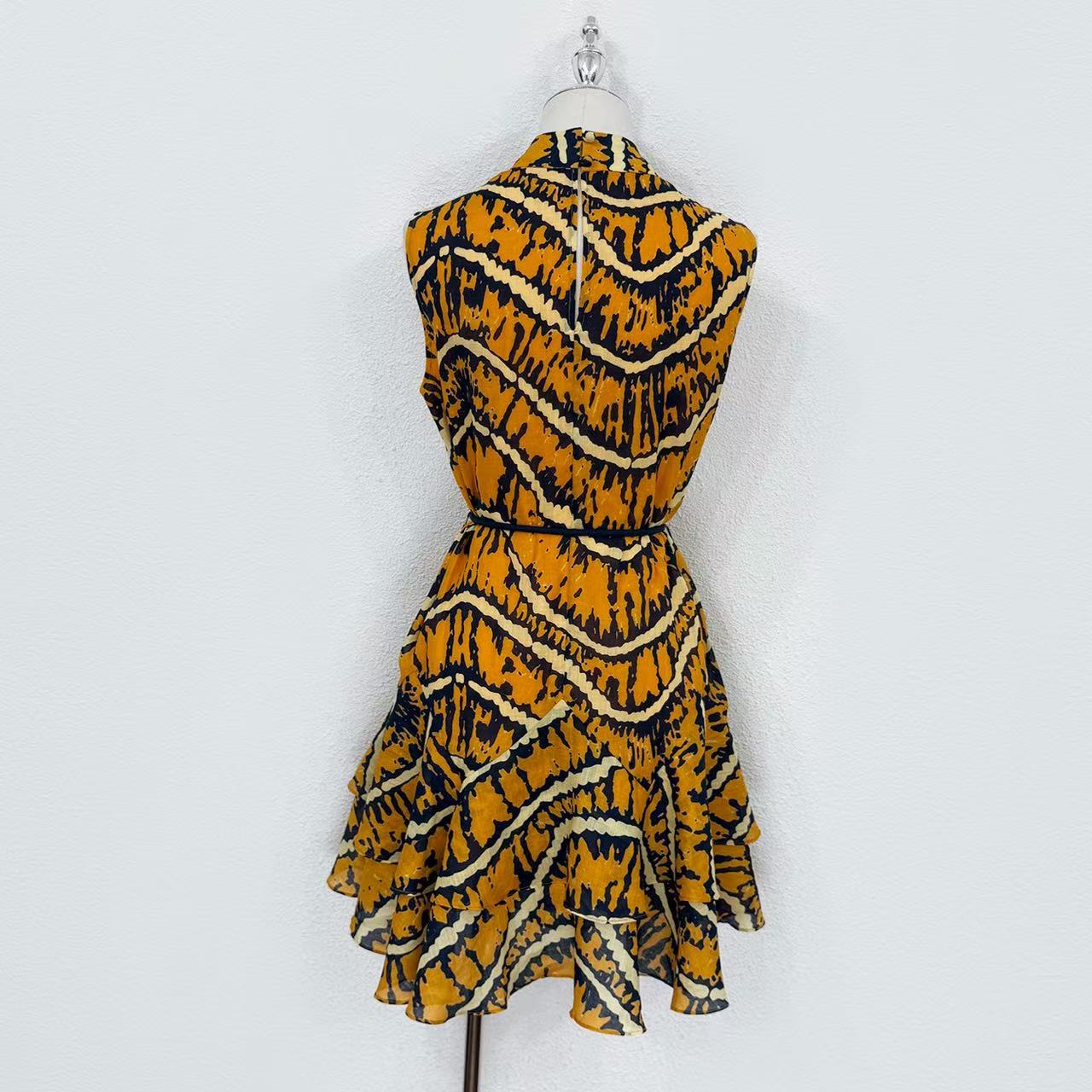 Lovestahl New Arrival Retro Tiger Striped Print Sleeveless Mini Dress Women Stand Collar Self Tie Waist Ruffle Hem Flowy Short Dress Sizes 6-12