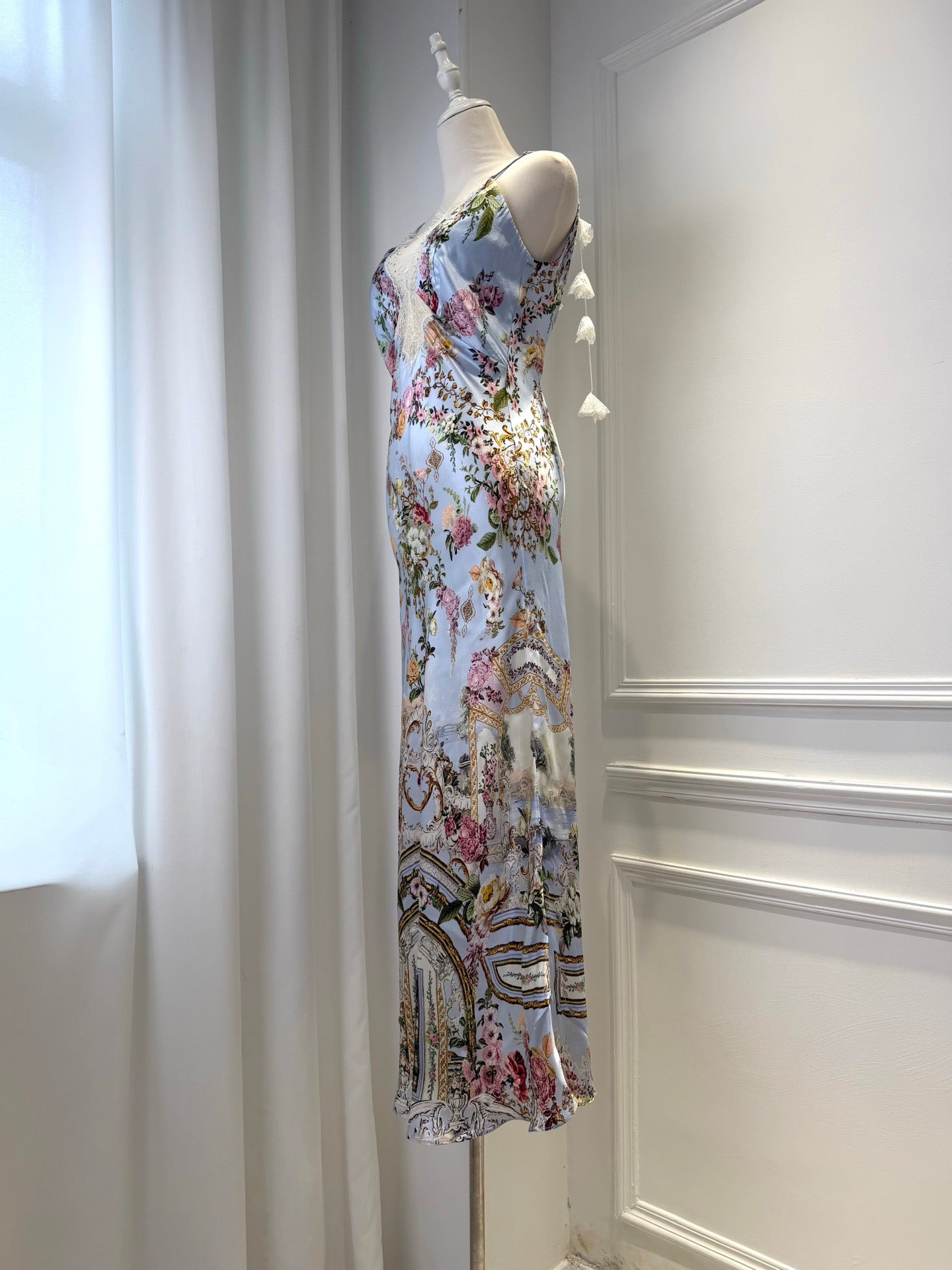 LOVESTAHL Romantic Floral Baroque Print Satin Mermaid Maxi Dress Women V Neck Lace Trim Tassel Spaghetti Strap Vacation Long Dress