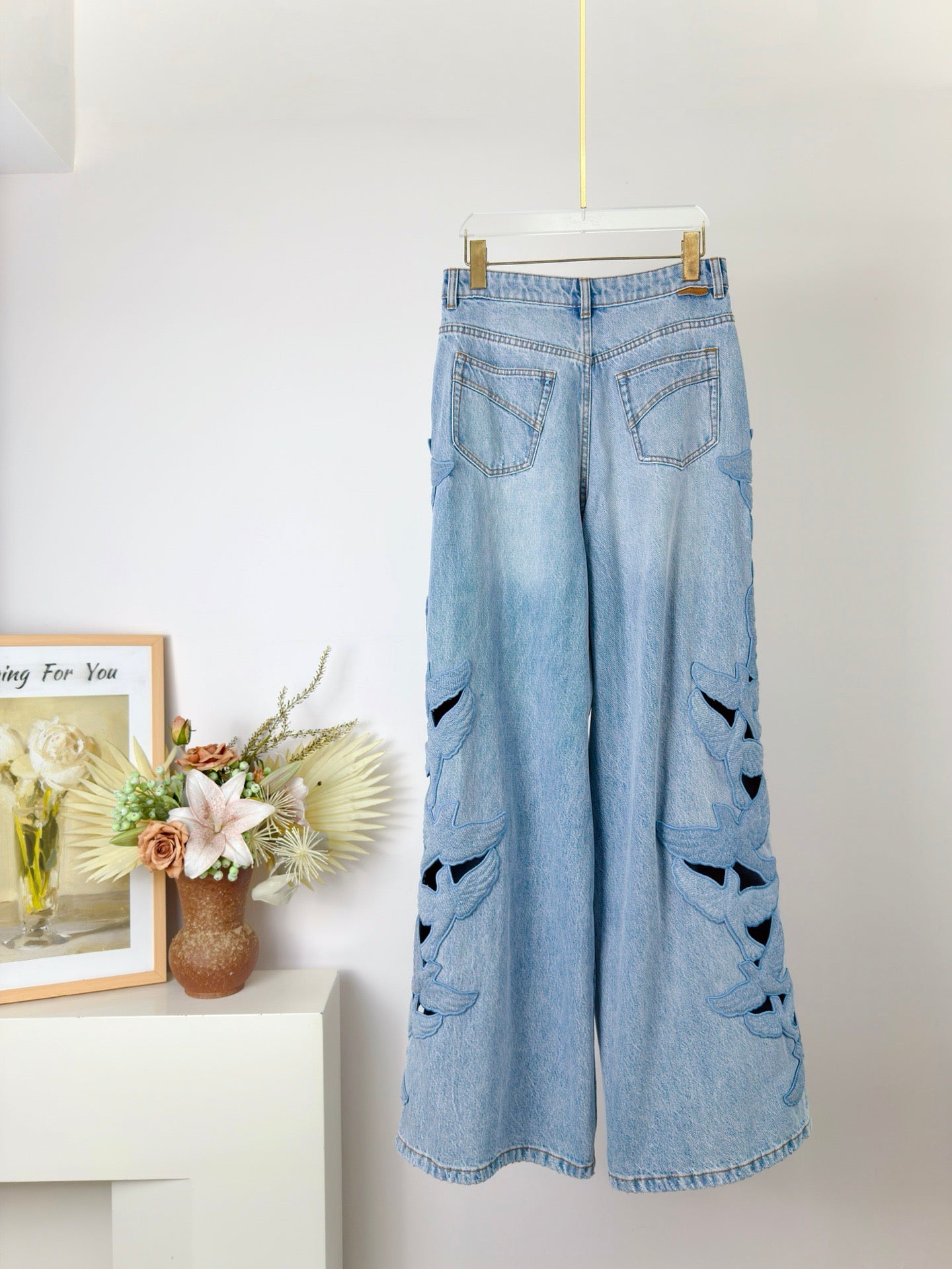LOVESTAHL Vintage Washed Hollow Bird Applique Wide Leg Jeans Women Designer Runway Cutout Embroidery Denim Pants Contrast Stitching Pleated Trousers