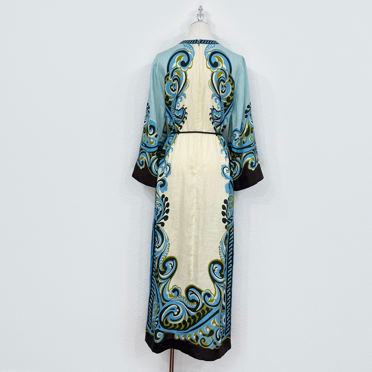 2026 WOMEN Lovestahl Hot Sale Natalia Vintage Paisley Print Linen Maxi Dress Women V Neck Flare 3/4 Sleeve Self Tie Waist Loose Vacation Long Dress Sizes 6-12 In Stock