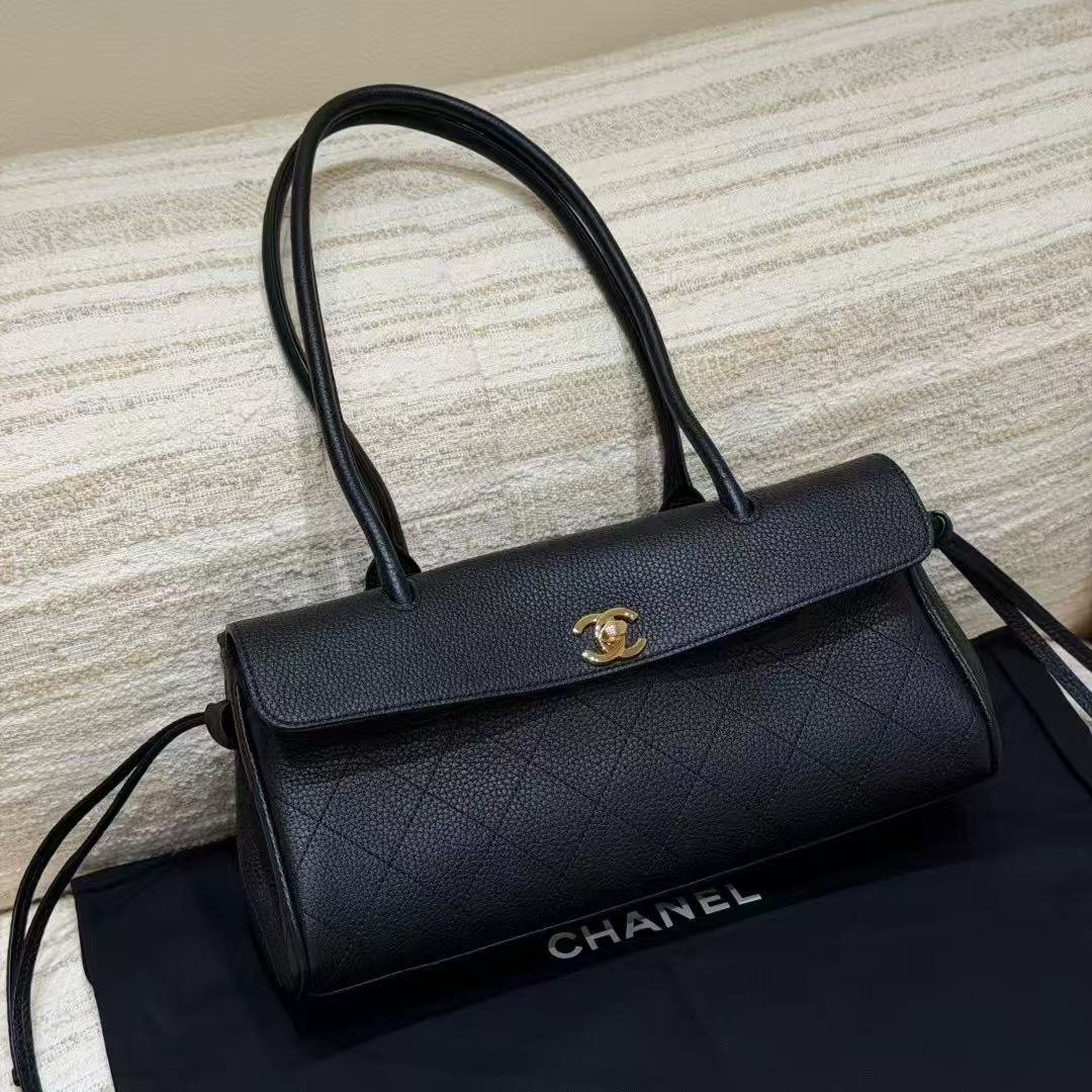 LOVESTAHL 26S Hot Selling Burgundy Grained Calfskin Long Handle Baguette Bag, Vintage Gold CC Logo Underarm Shoulder Bag Celebrity Same Style Hard-To-Find Seasonal It Bag