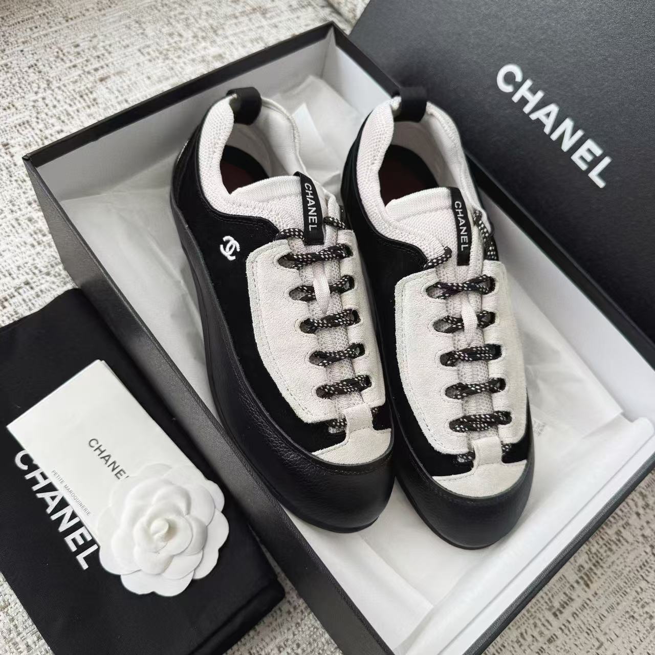 LOVESTAHL Women Color‑Block Lace‑Up Trainer Sneakers, Genuine Cow‑Leather & Suede Panel Retro Casual Shoes, Non‑Slip Flat Walking Footwear