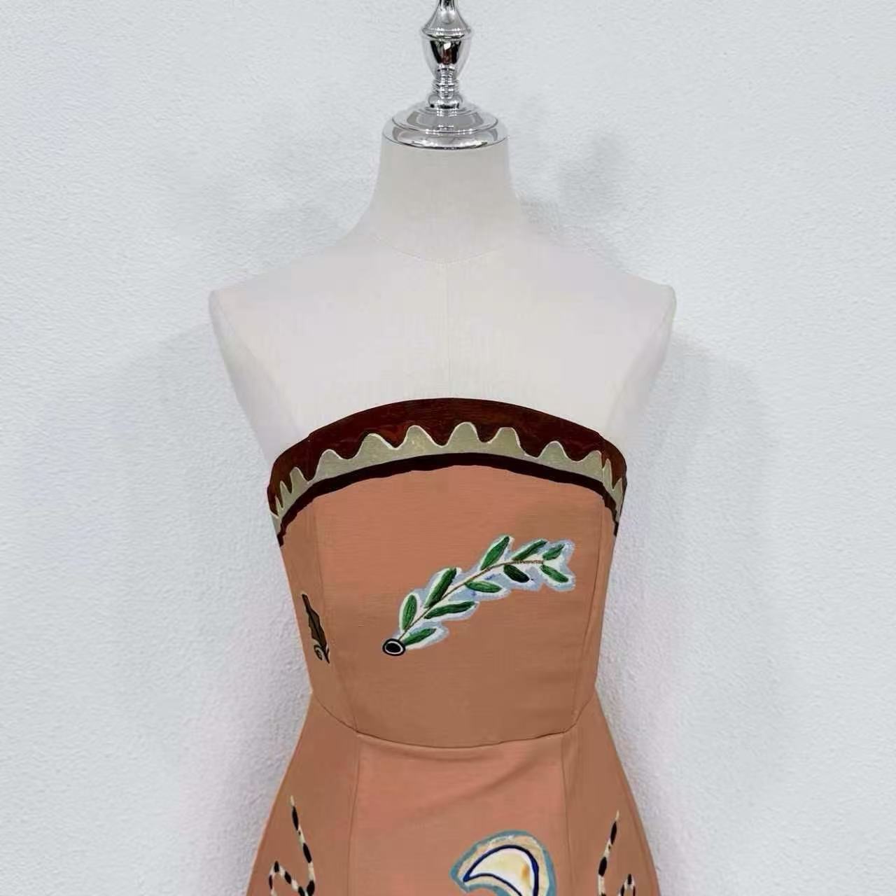 Lovestahl New Arrival Abstract Desert Camel Graffiti Print Strapless Midi Dress 83% Viscose 17% Linen With Cotton Lining Slim Bodycon Party Dress Sizes 6-12 In Stock
