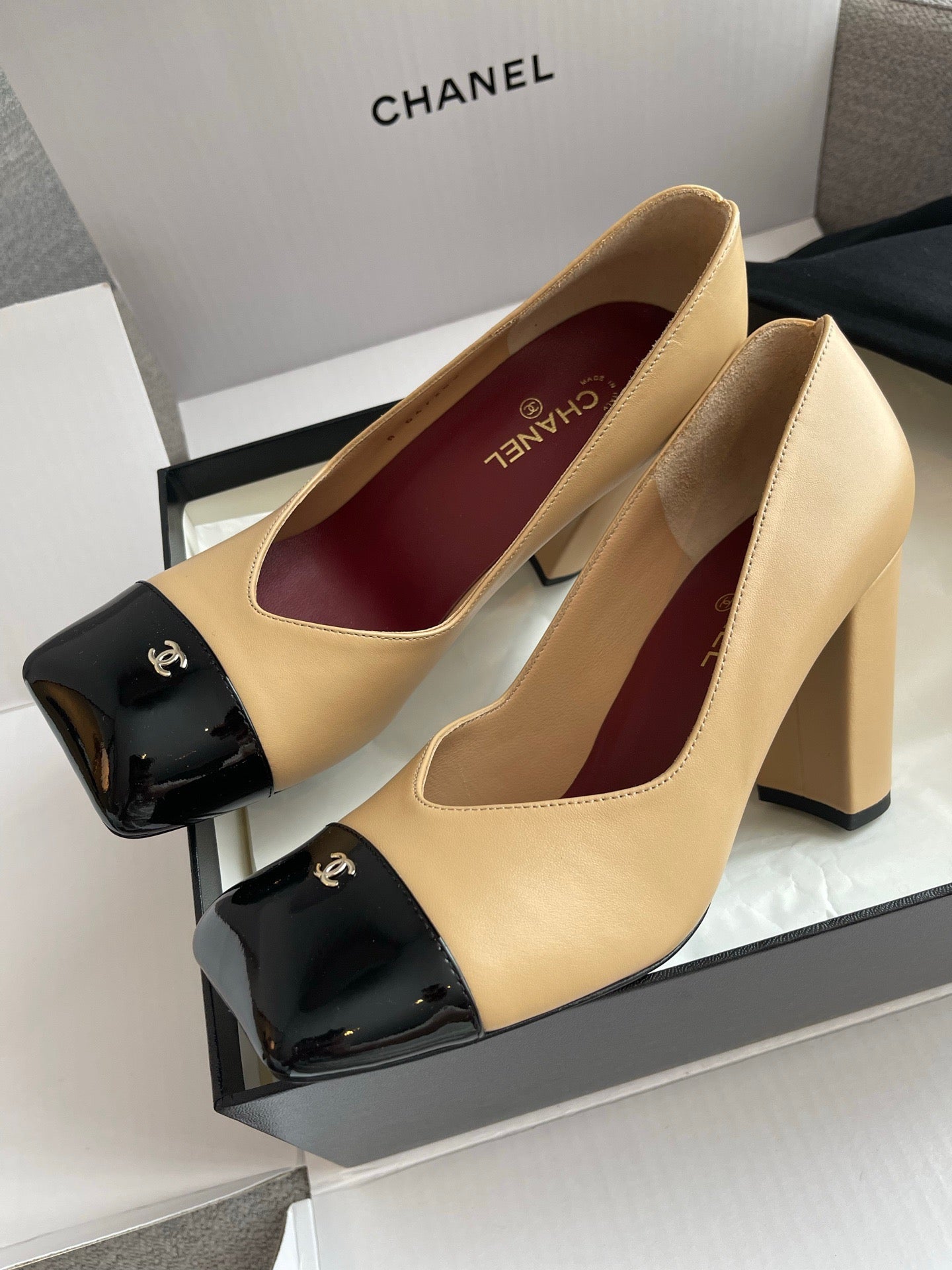 Lovestahl 26S Square Toe Block Heel Pumps Two Tone Metal Logo Genuine Calfskin 8.5CM Vintage Elegant Commuter Heels Sizes 35-41