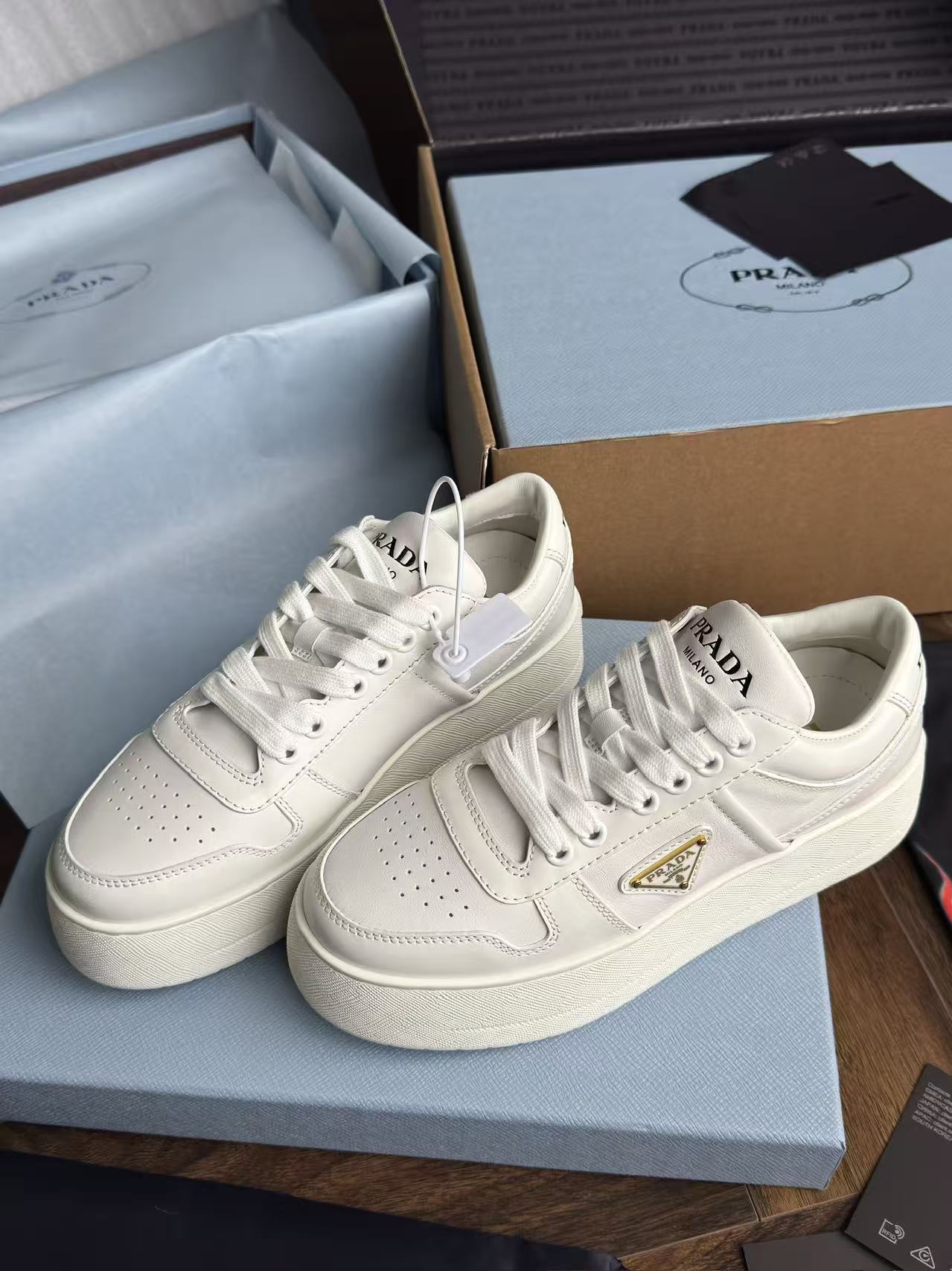 LOVESTAHL Downtown Bold Two-Tone Leather Platform Sneakers Perforated Calfskin Sheepskin Lining Enamel Triangle Metal Logo 5cm Geometric Rubber Sole Women Vintage Casual Trainers
