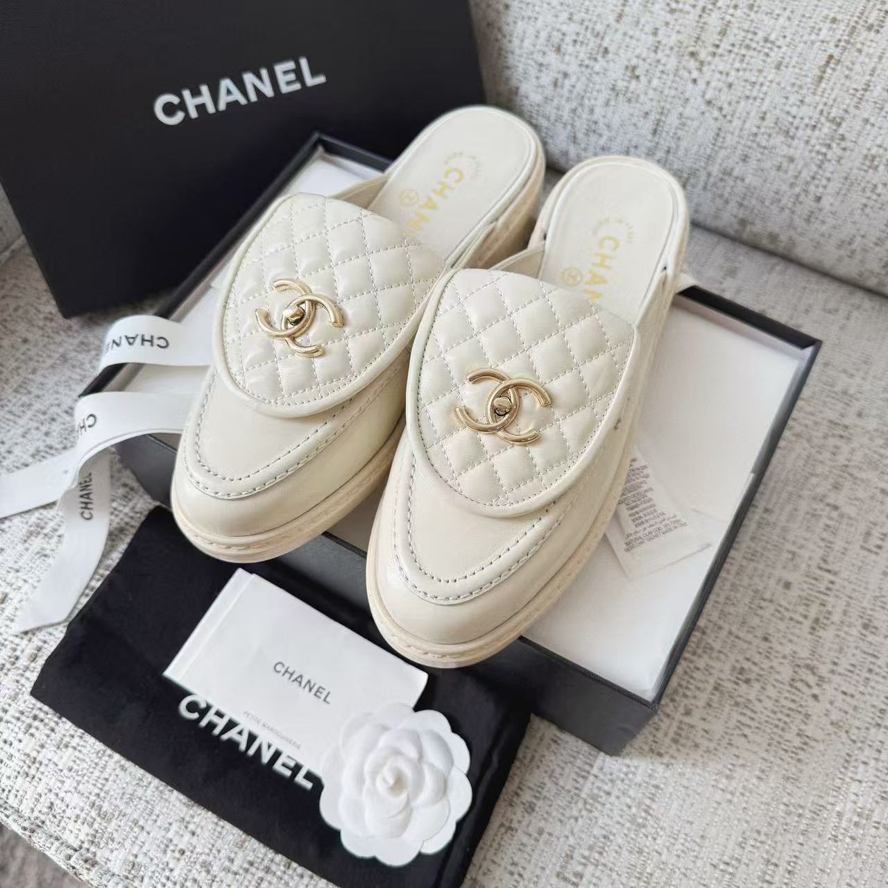 LOVESTAHL Women Diamond‑Quilted Backless Loafer Mules, Genuine Cow‑Leather Slip‑On Flat Slides, Gold‑Chain‑Ornament Casual Walking Shoes