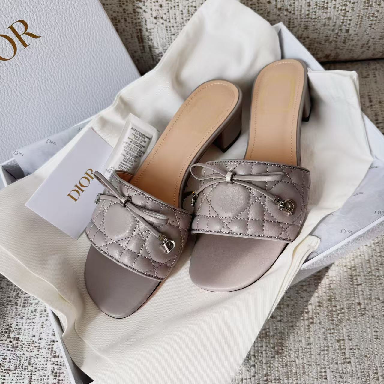 LOVESTAHL Women Quilted Block‑Heel Slide Sandals, Genuine Cow‑Leather Bow‑Decor Open‑Toe Mules, Gold‑Hardware Summer Slip‑On Slippers