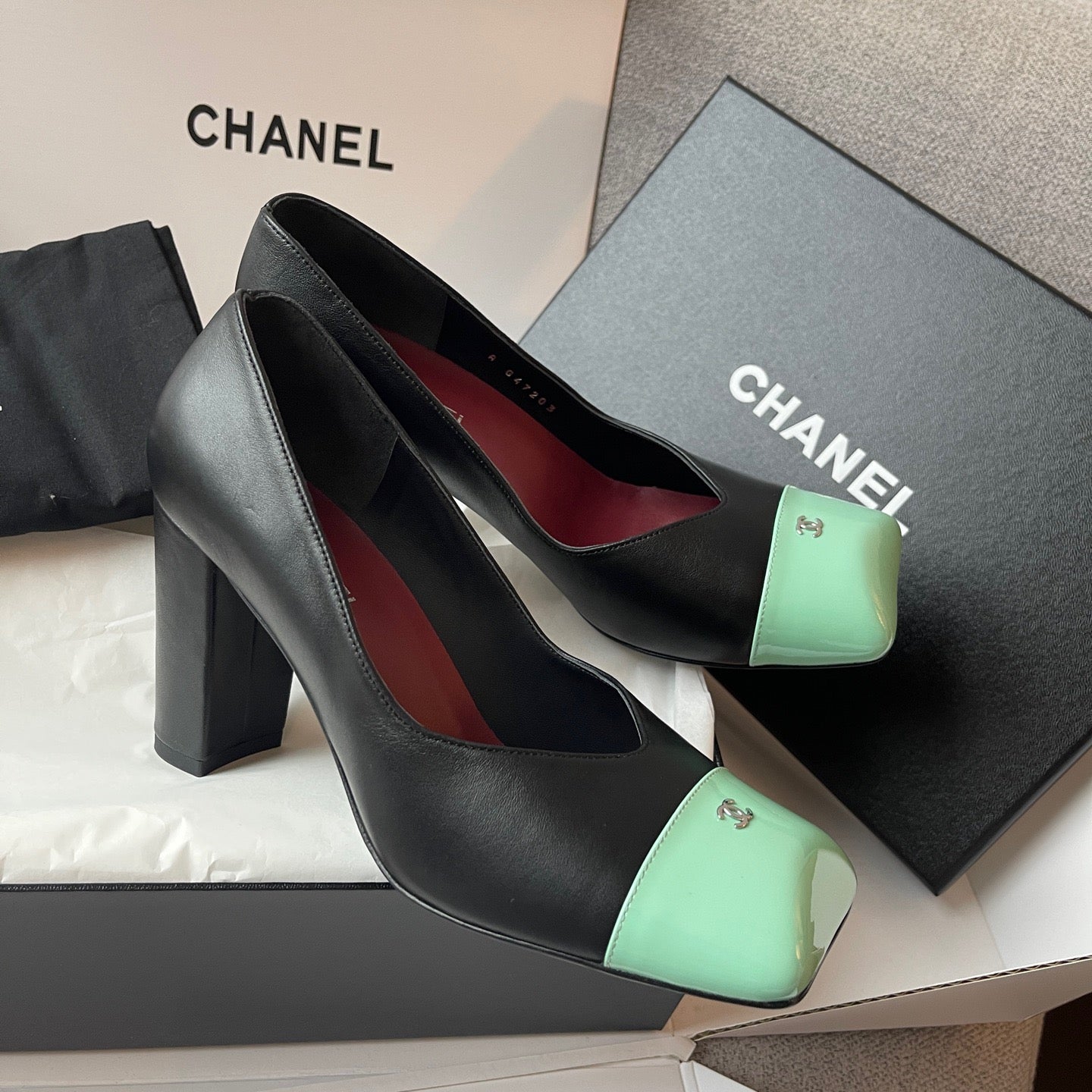 Lovestahl 26S Square Toe Block Heel Pumps Two Tone Metal Logo Genuine Calfskin 8.5CM Vintage Elegant Commuter Heels Sizes 35-41