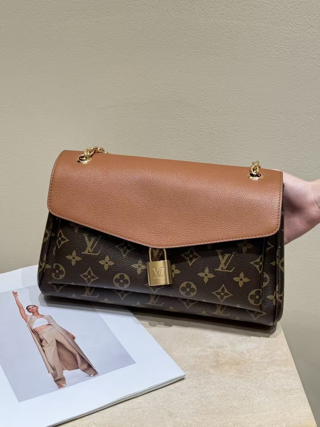 LOVESTAHL Germain PM Envelope Shoulder Bag