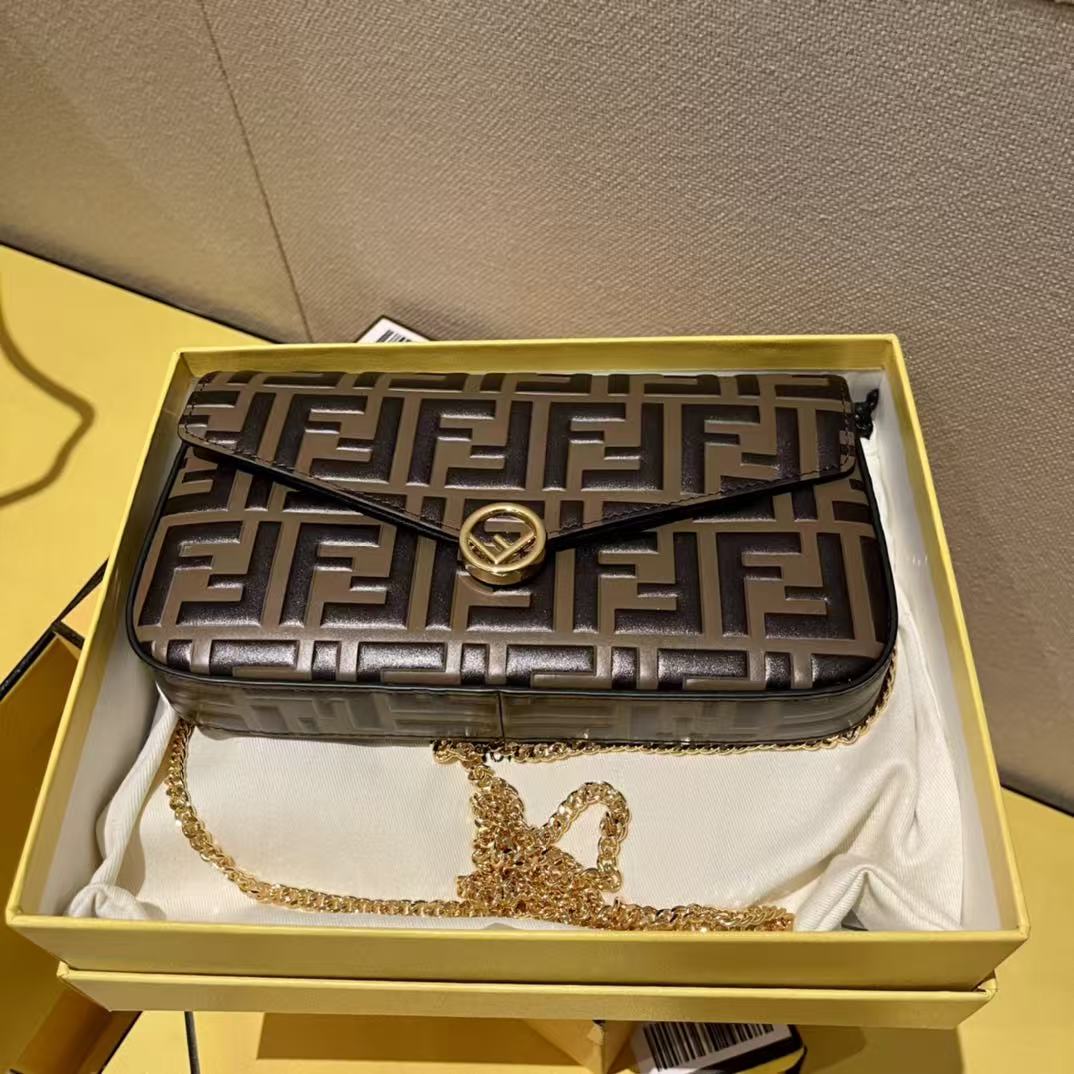 LOVESTAHL Embossed FF‑Logo Three‑Way WOC Envelope Chain‑Clutch
