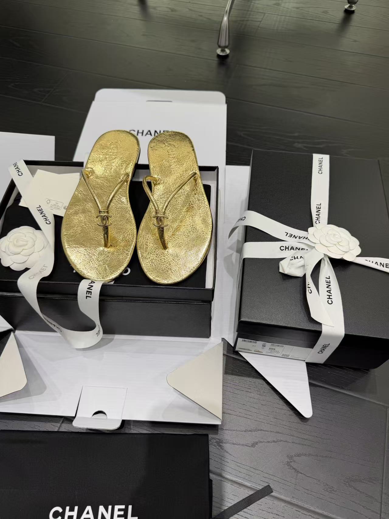 LOVESTAHL 26S Gold‑Buckle Genuine‑Leather Thong Flip‑Flops
