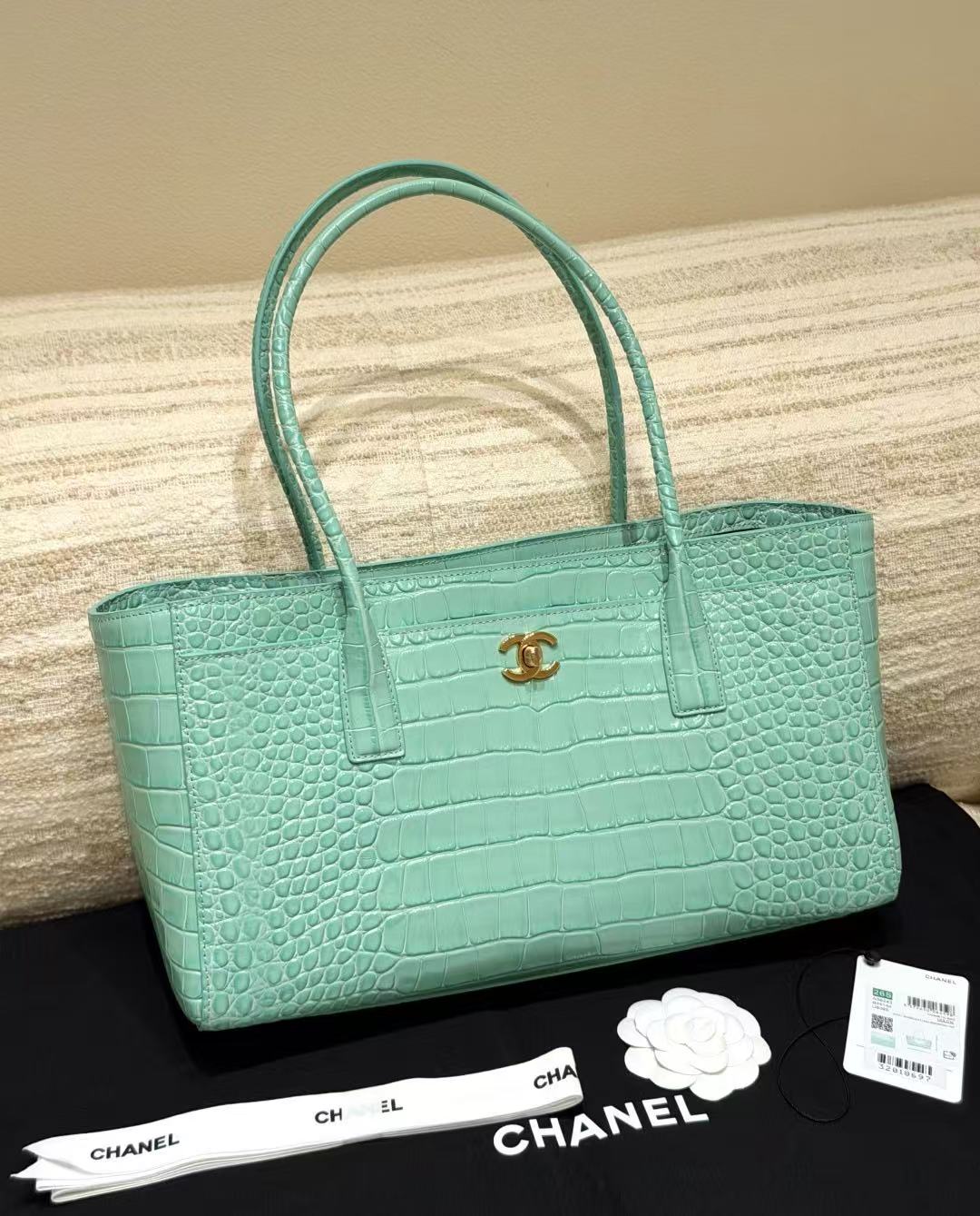 LOVESTAHL Croc‑Embossed Tote Shoulder Bag