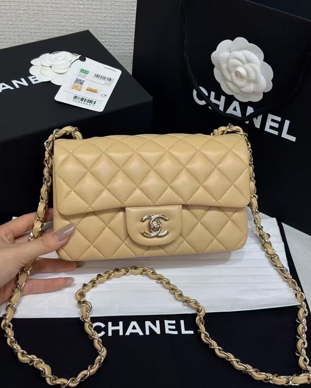 LOVESTAHL Custom Order Warehouse Inspection Real Shot Classic Quilted Lambskin CF Flap Bag, Vintage Gold CC Turn Lock Adjustable Leather Woven Chain Single & Crossbody Shoulder Bag Size 20cm