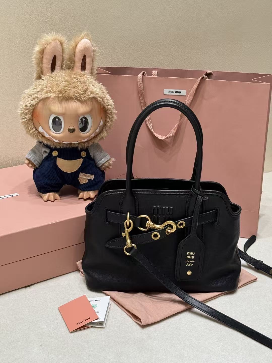 LOVESTAHL Aventure Shell Top‑Handle Handbag